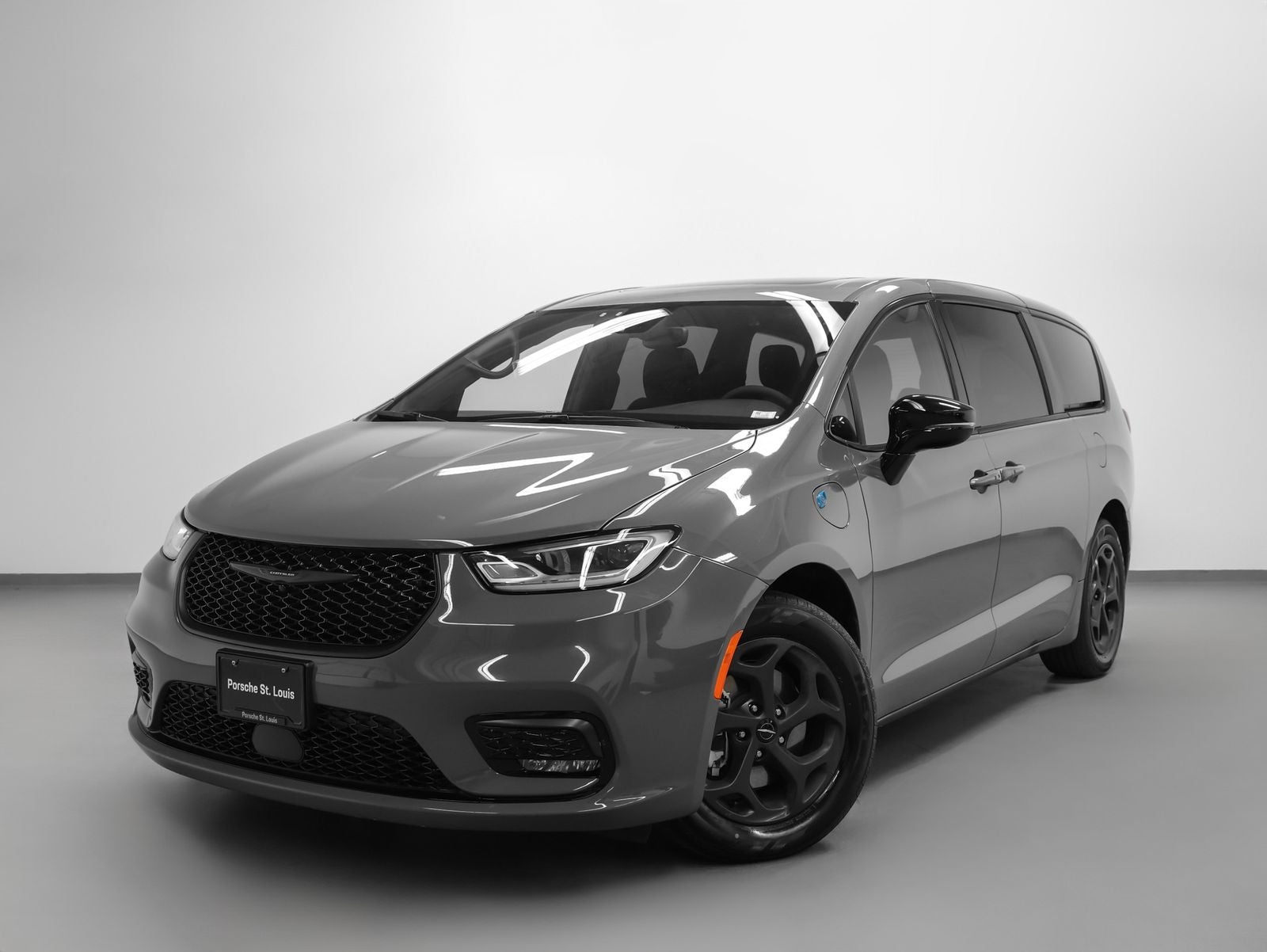 2023 Chrysler Pacifica Hybrid Limited Hybrid's photo
