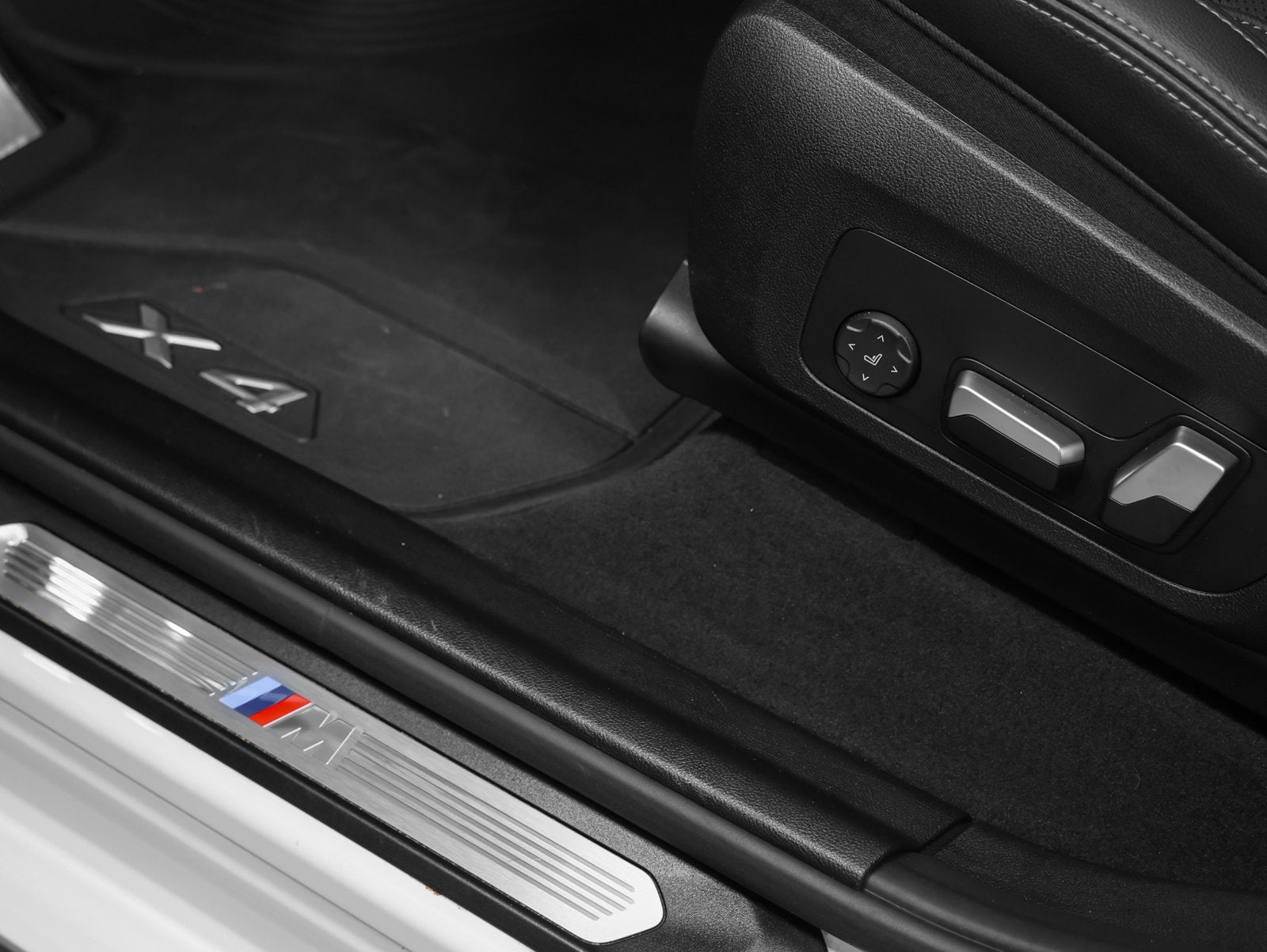 2023 BMW X4 xDrive30i