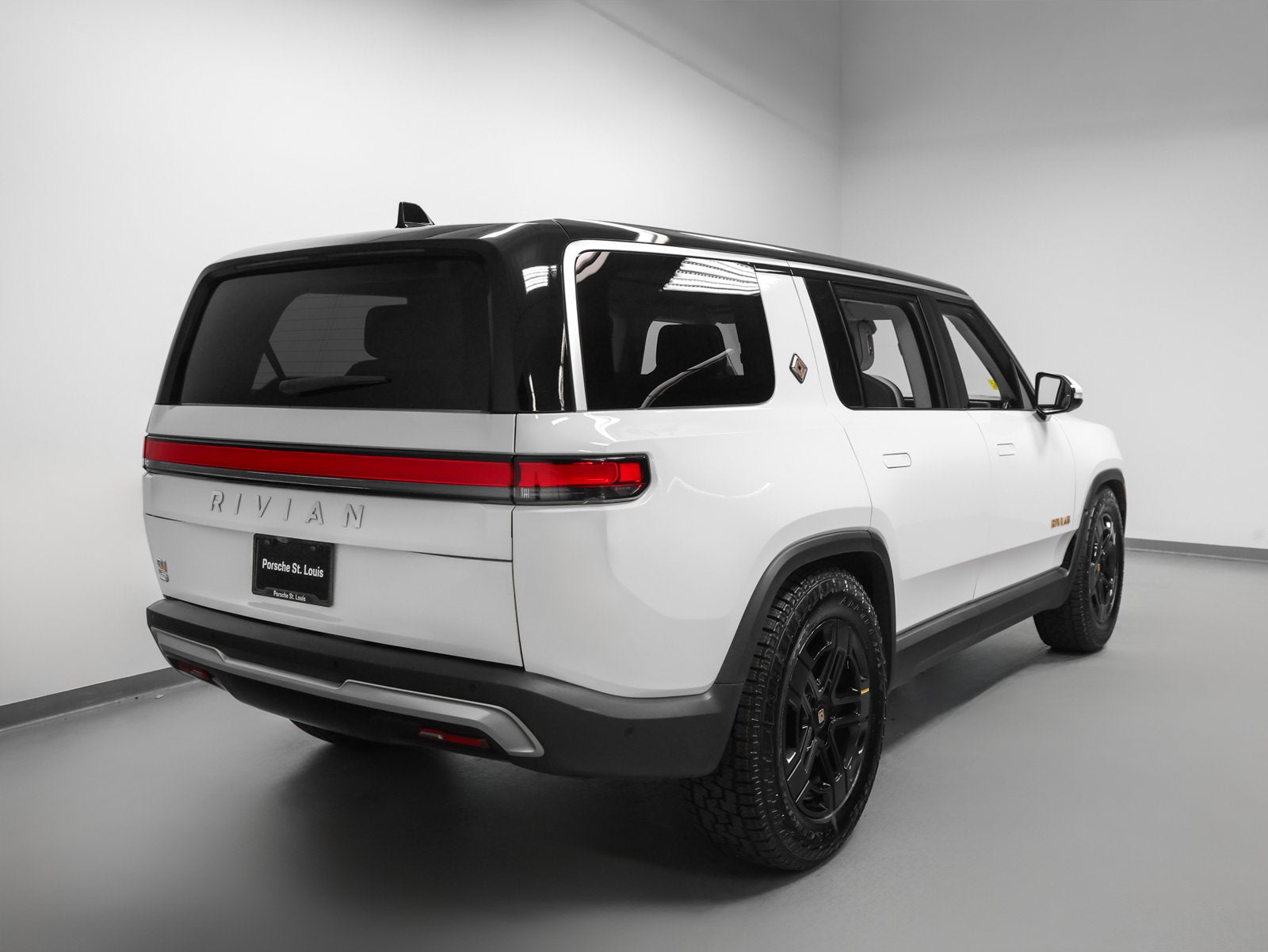 2023 Rivian R1S Adventure Quad Motor Large Pack