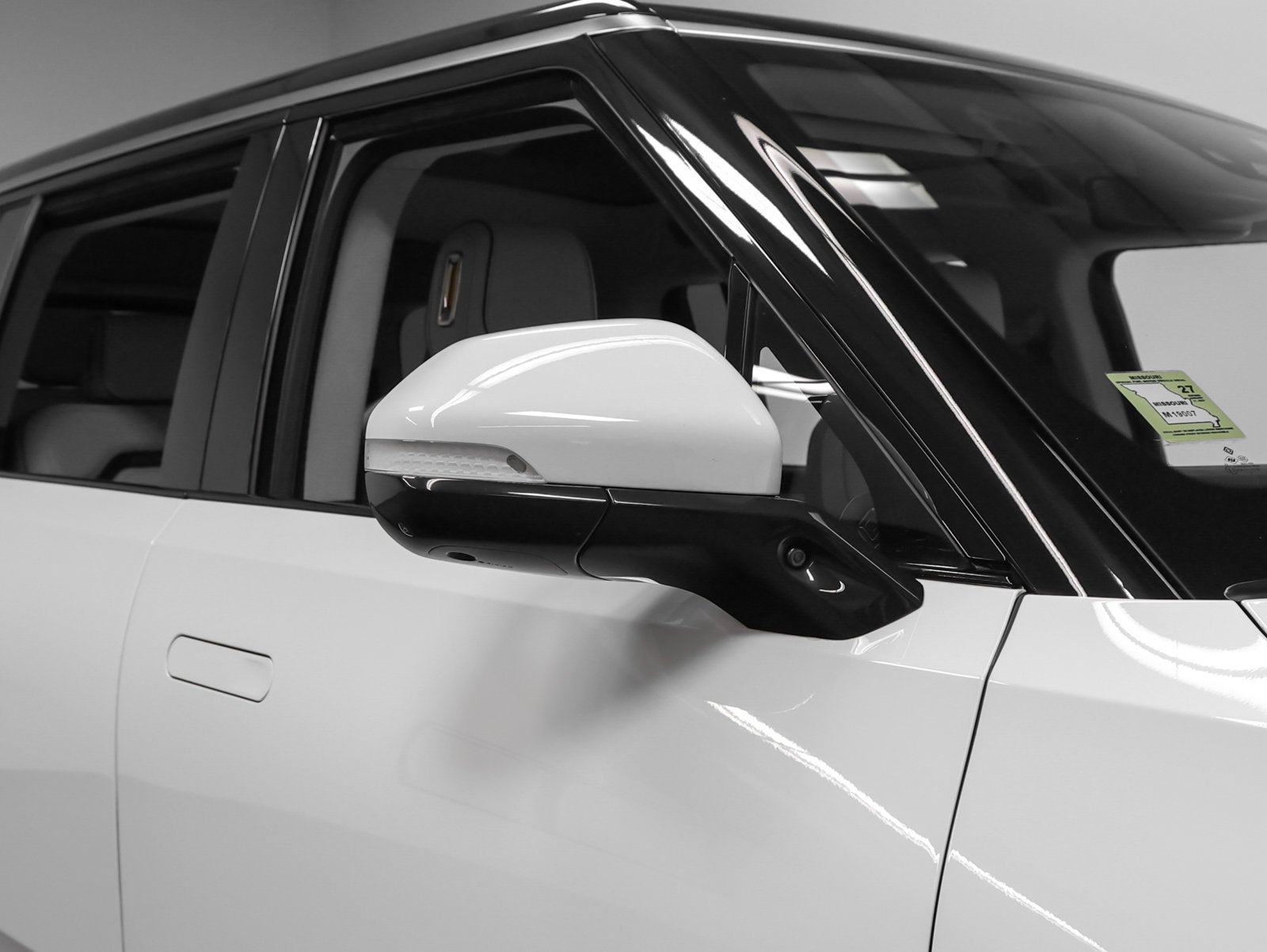 2023 Rivian R1S Adventure Quad Motor Large Pack