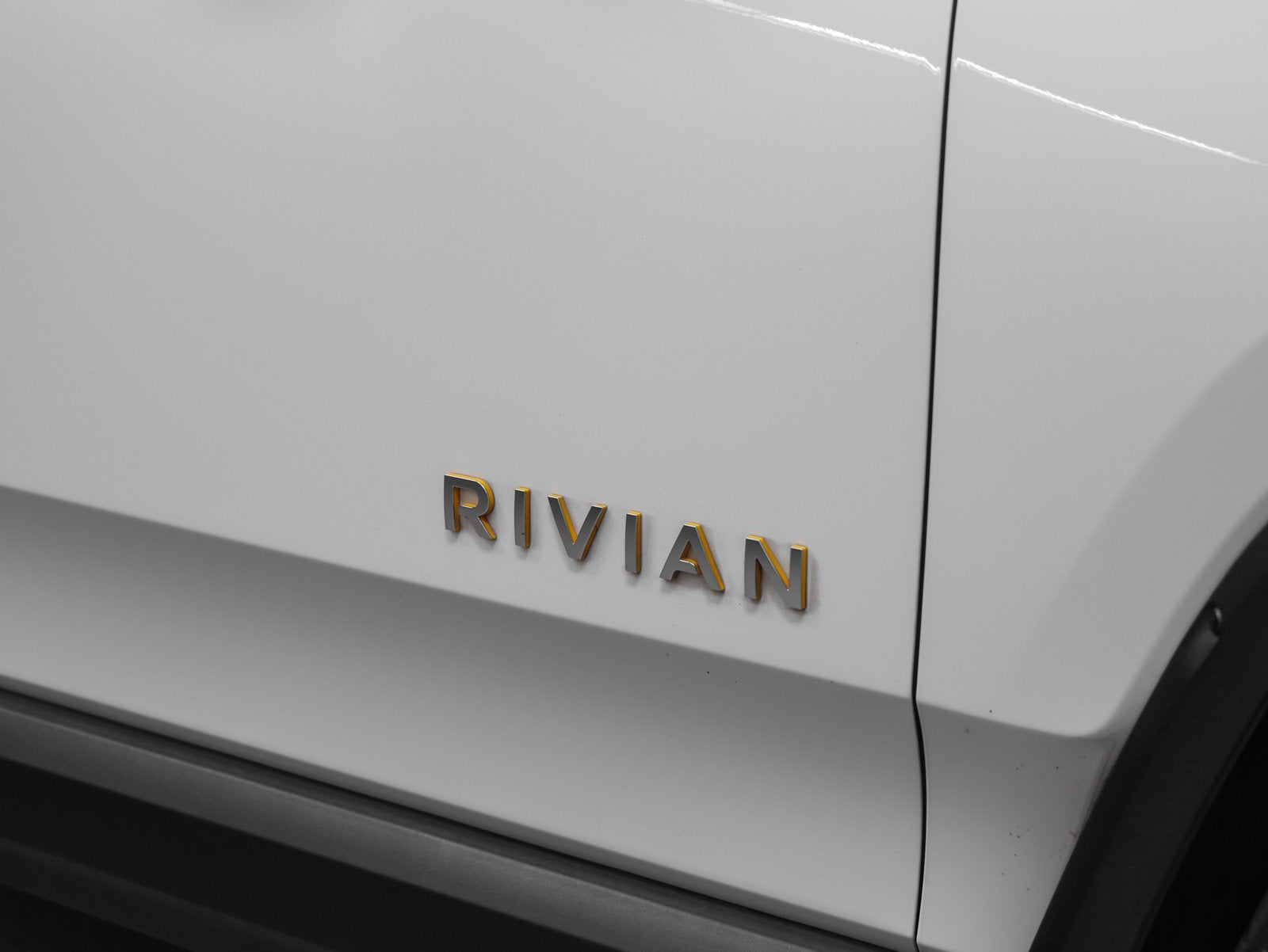 2023 Rivian R1S Adventure Quad Motor Large Pack