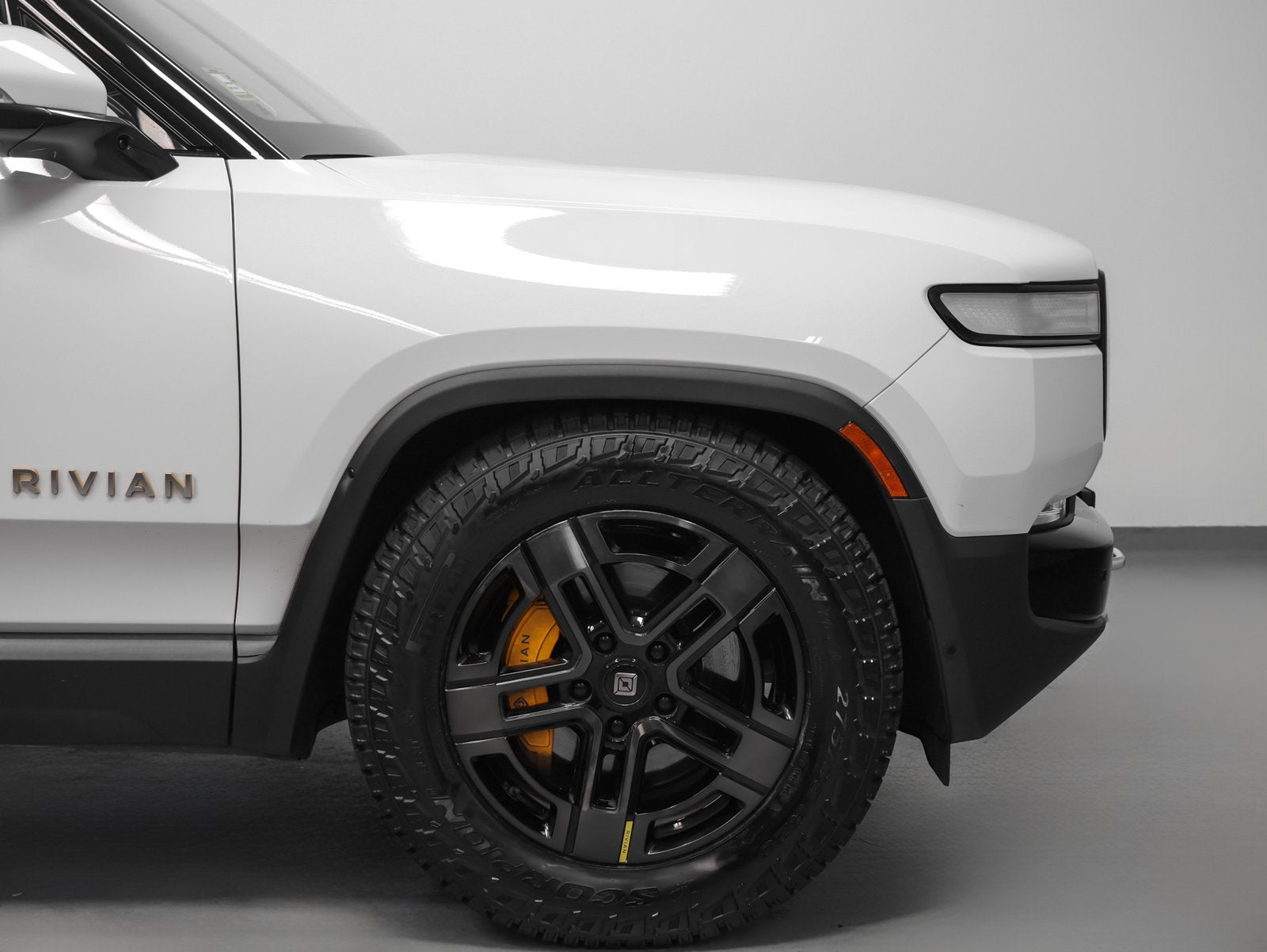 2023 Rivian R1S Adventure Quad Motor Large Pack