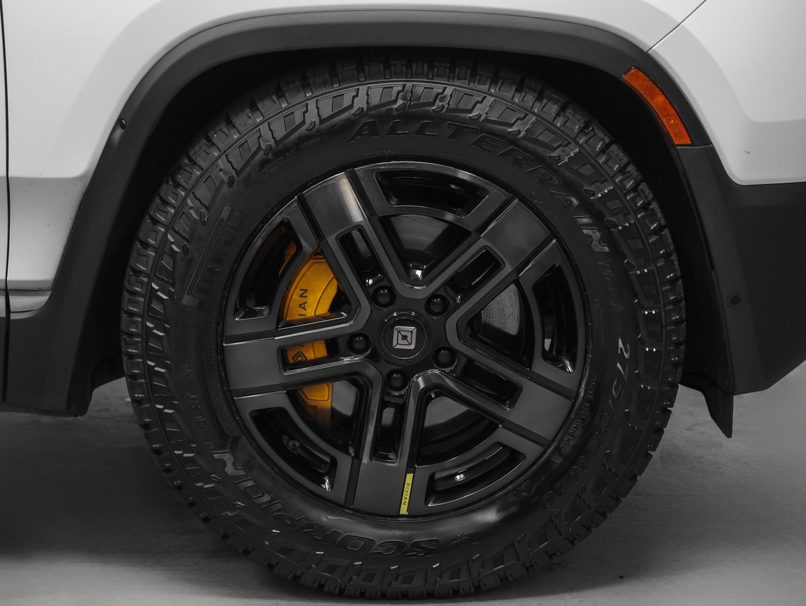 2023 Rivian R1S Adventure Quad Motor Large Pack