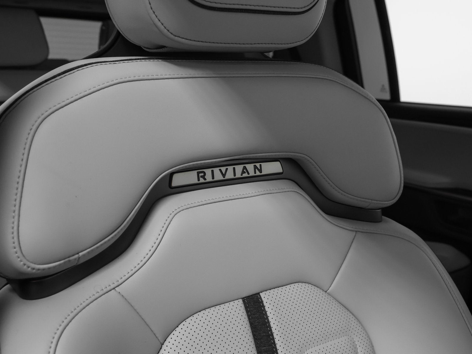 2023 Rivian R1S Adventure Quad Motor Large Pack