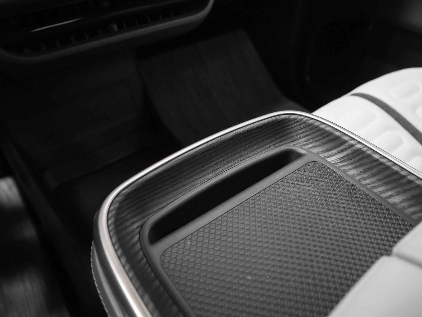 2023 Rivian R1S Adventure Quad Motor Large Pack