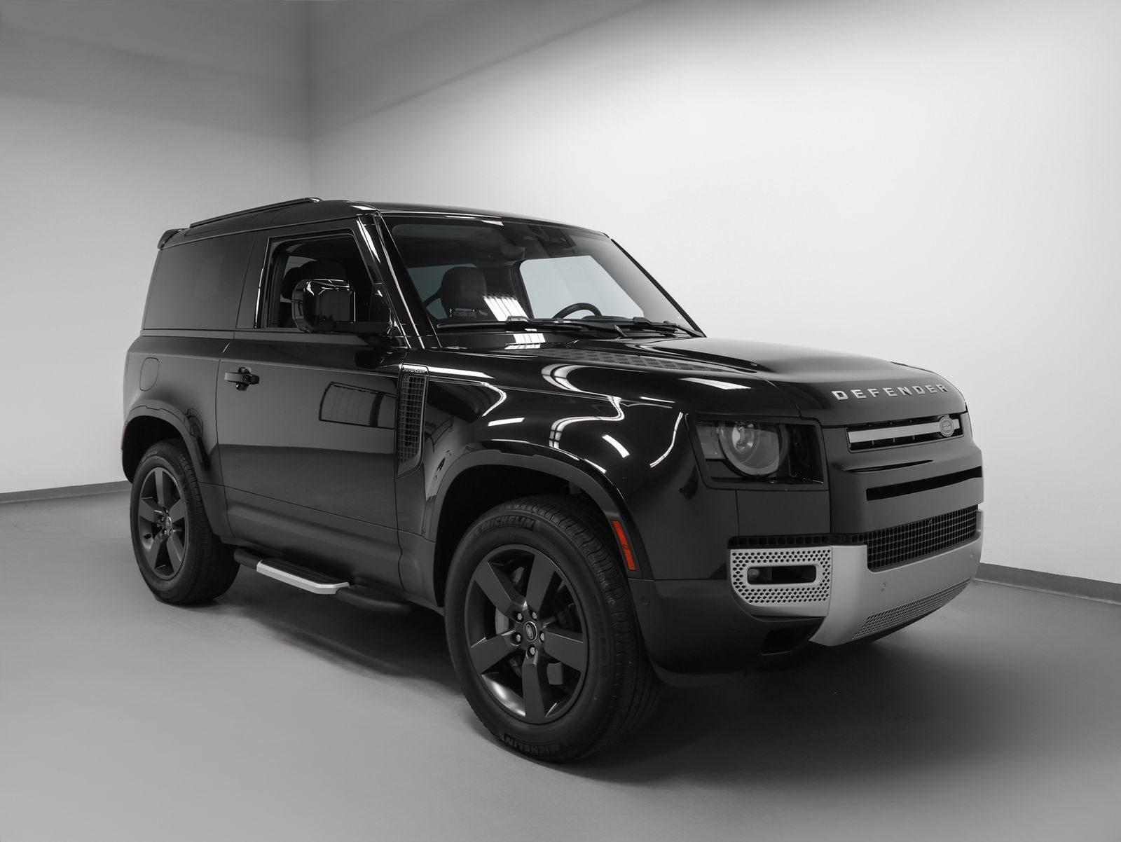 2023 Land Rover Defender 90 SE