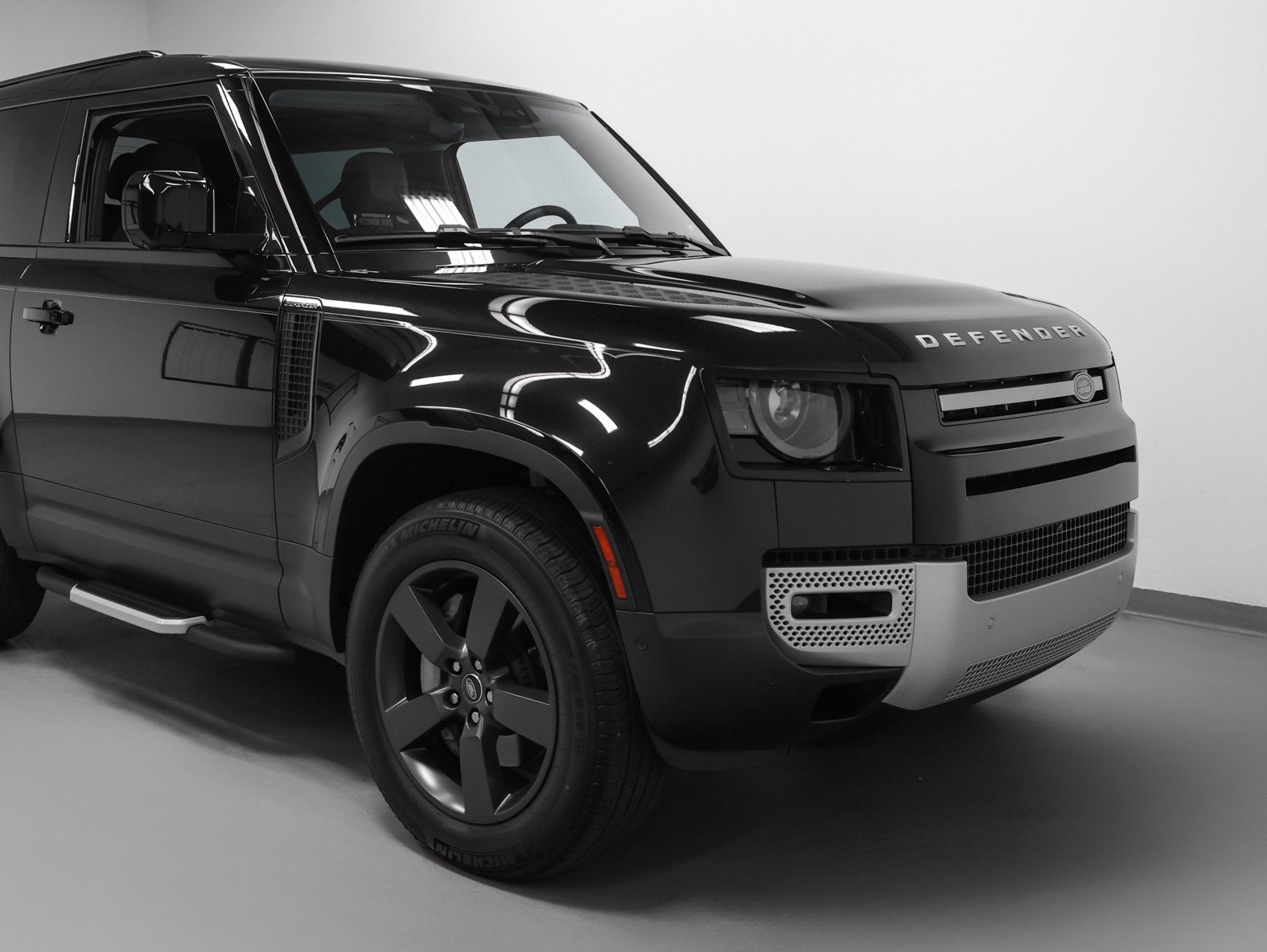 2023 Land Rover Defender 90 SE