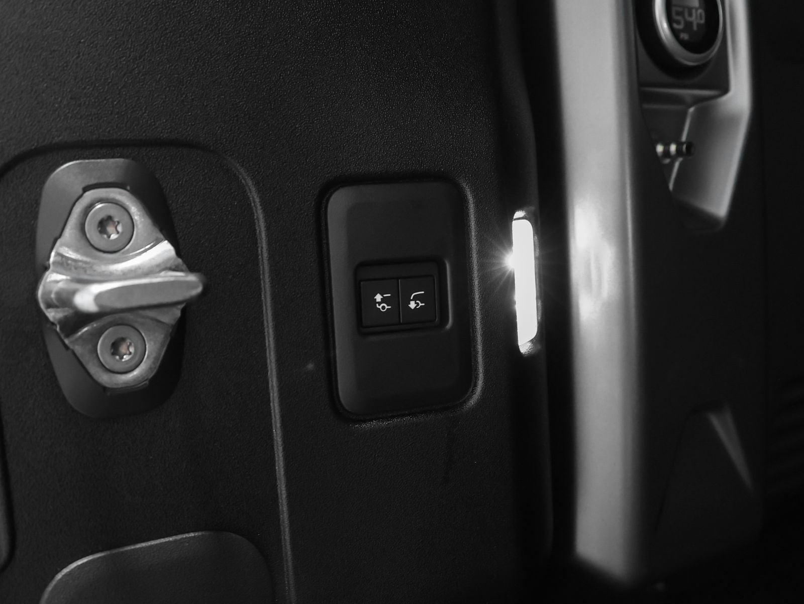 2023 Land Rover Defender 110 Carpathian Edition