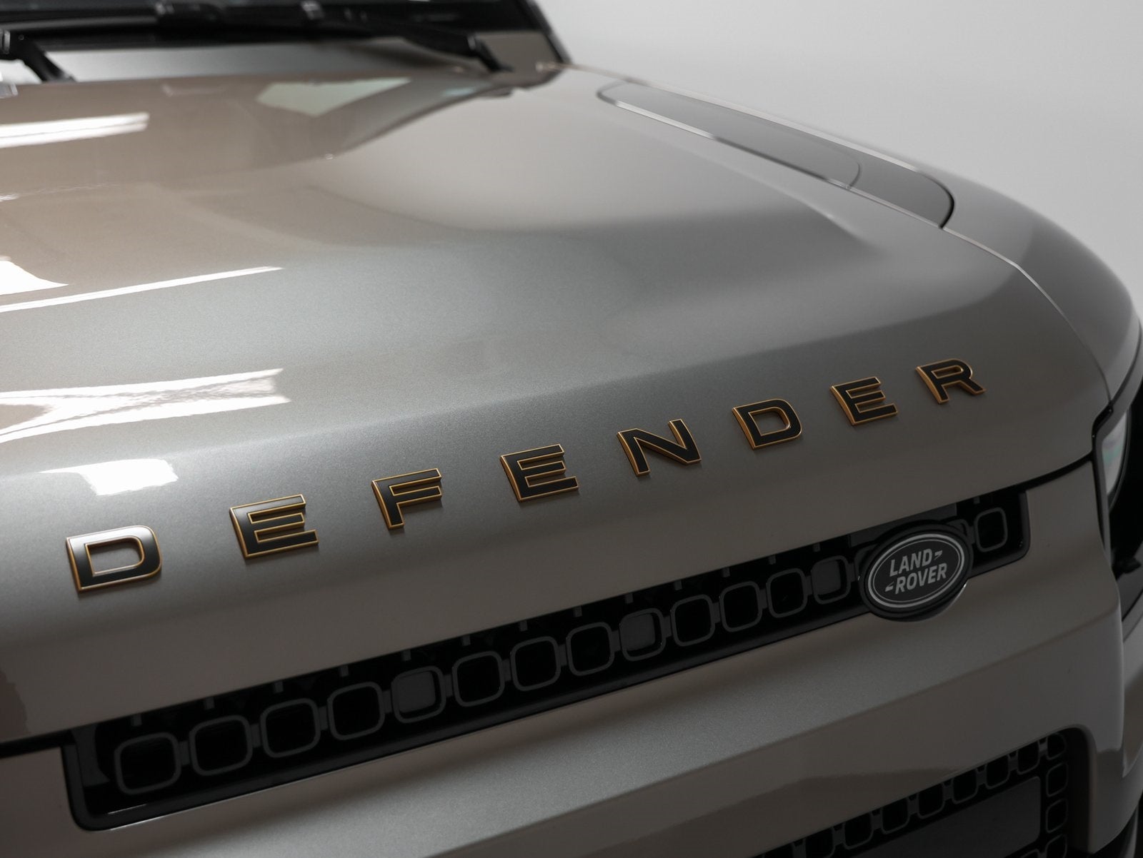 2025 Land Rover Defender 110 V8 P635 OCTA