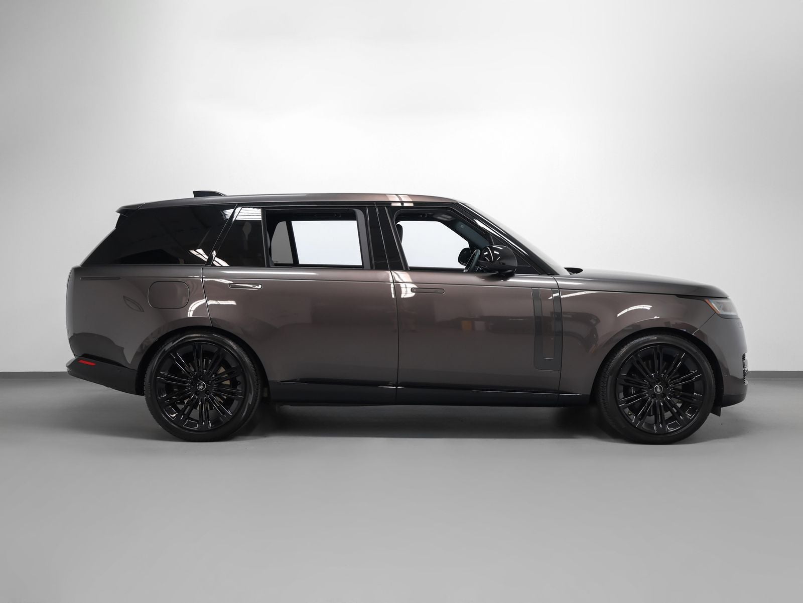 2025 Land Rover Range Rover SE LWB