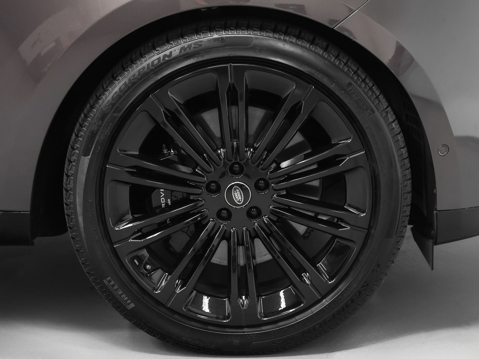 2025 Land Rover Range Rover SE LWB