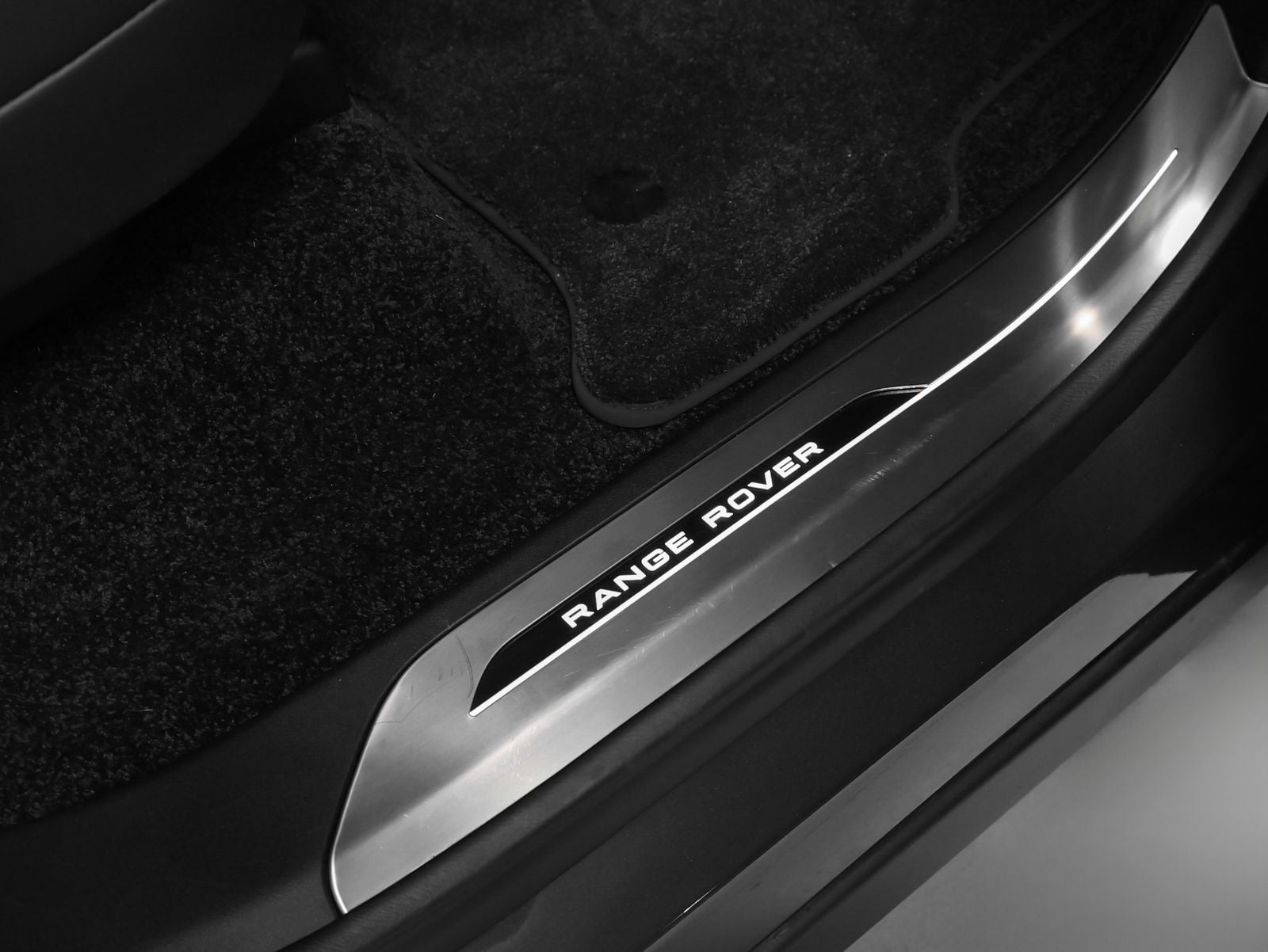 2025 Land Rover Range Rover SE LWB