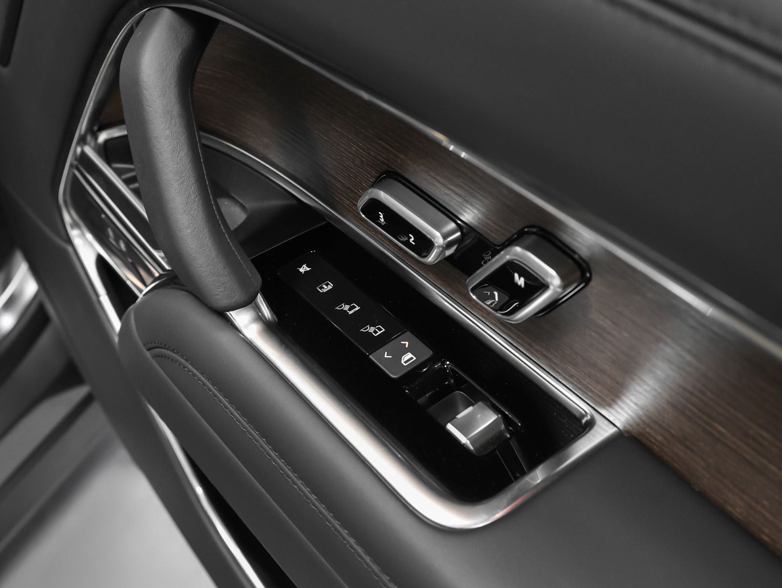 2025 Land Rover Range Rover SE LWB