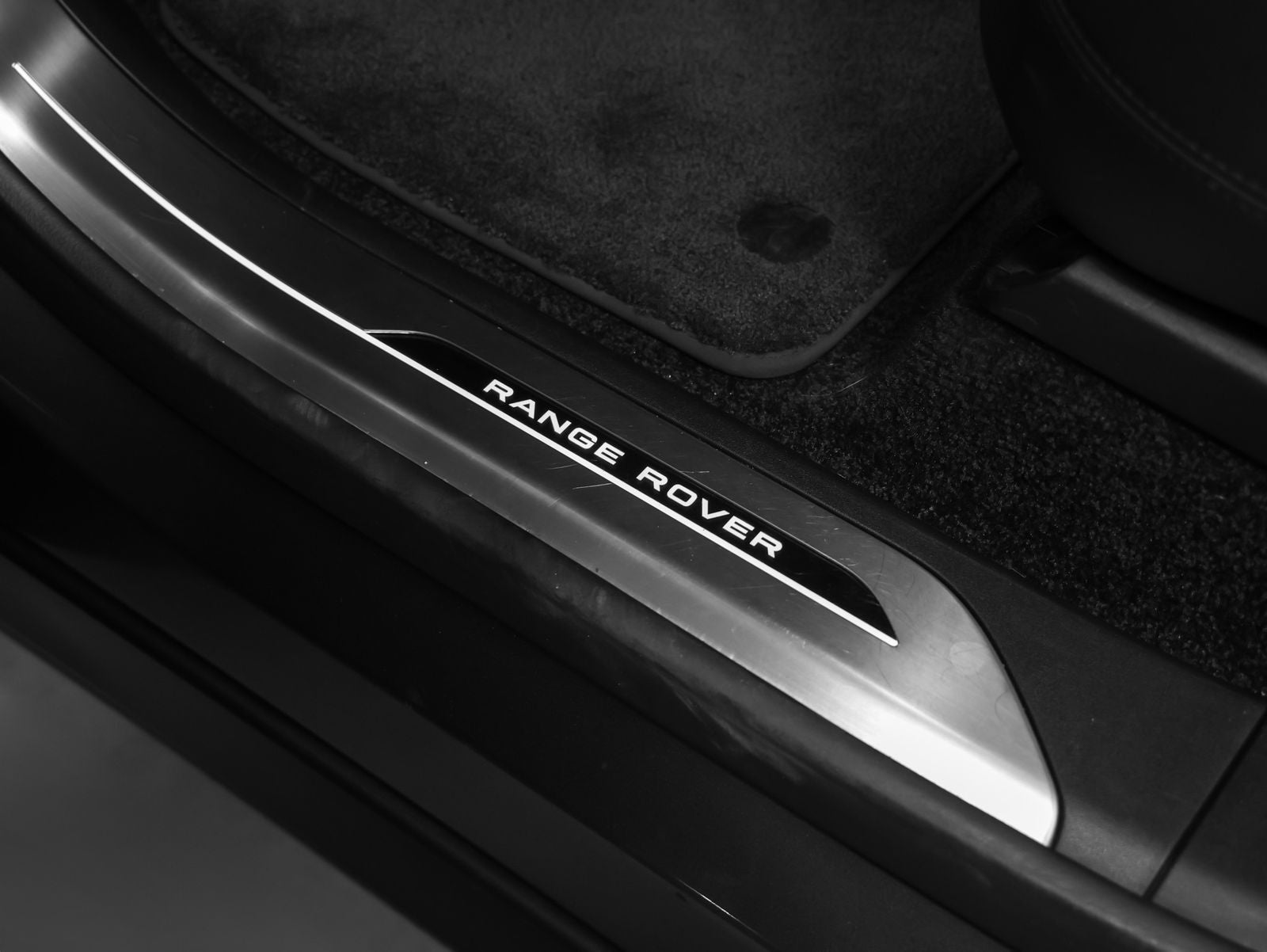 2025 Land Rover Range Rover SE LWB