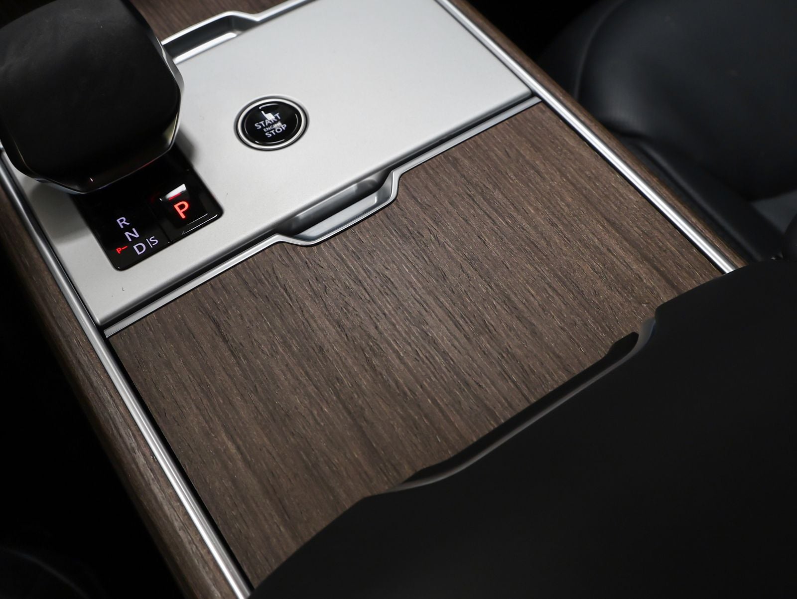 2025 Land Rover Range Rover SE LWB