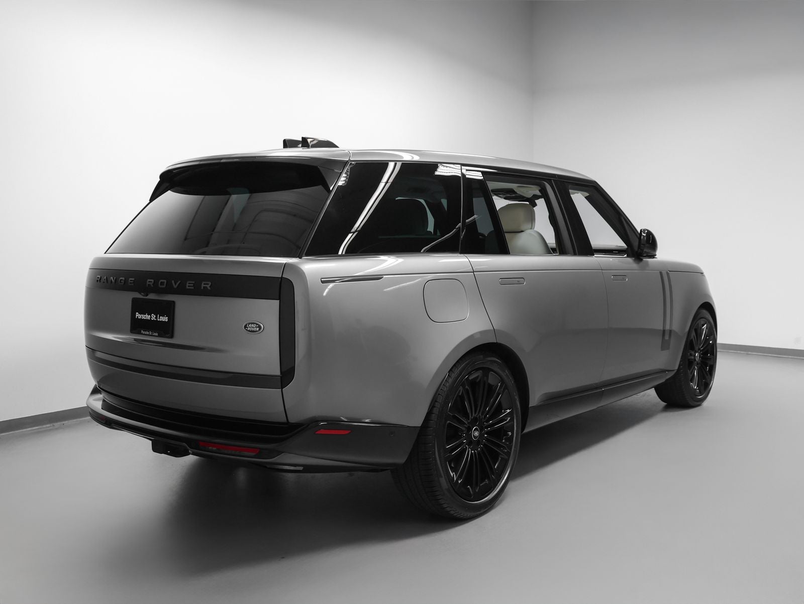 2023 Land Rover Range Rover SE LWB