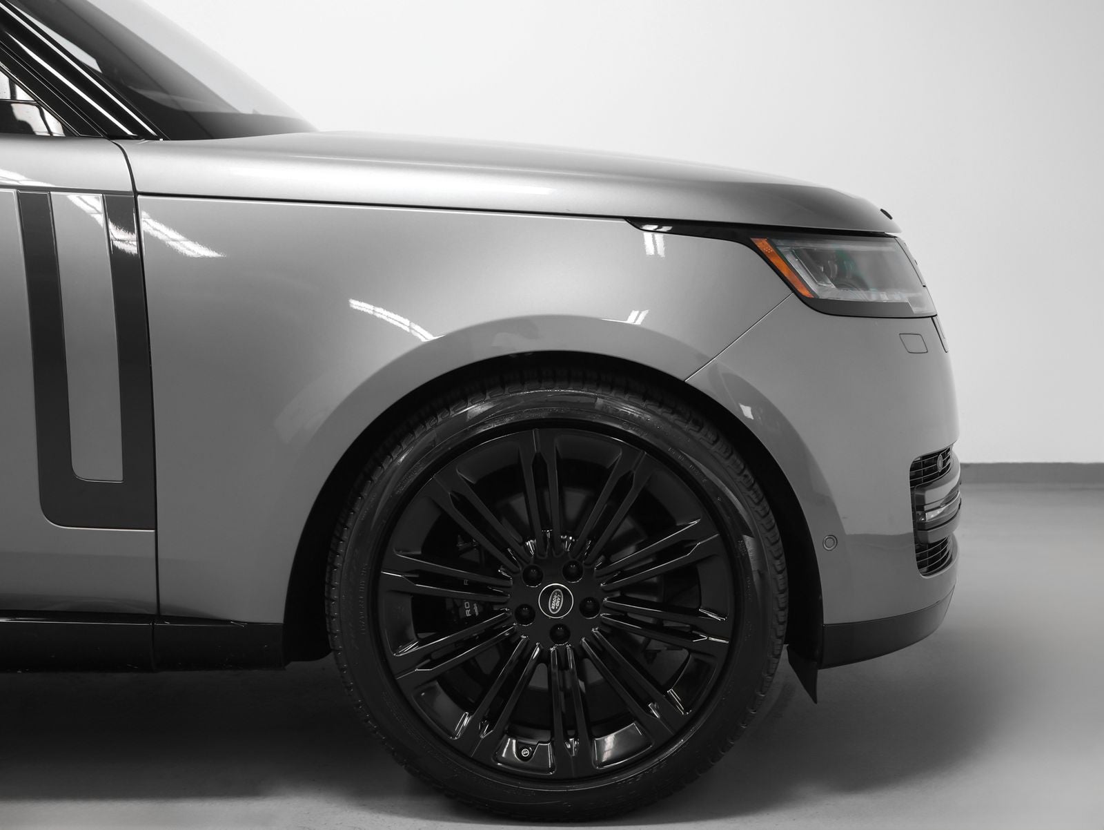 2023 Land Rover Range Rover SE LWB