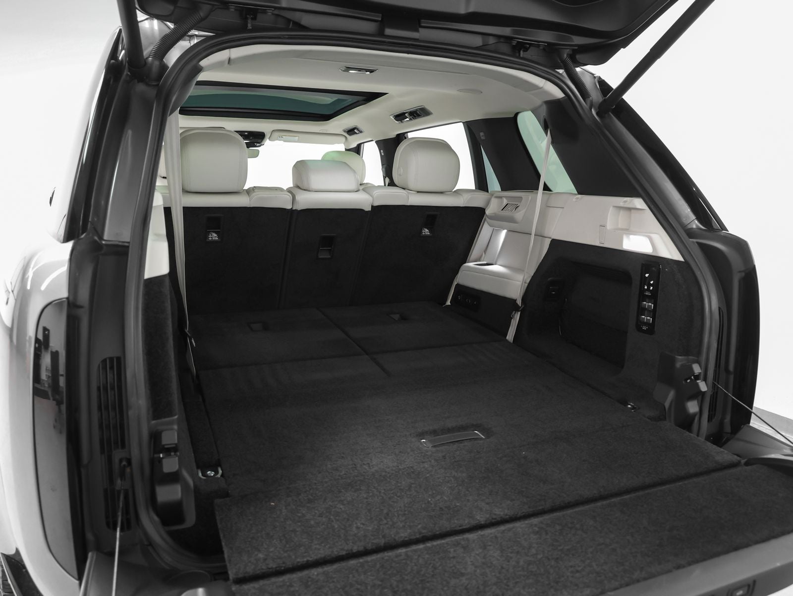 2023 Land Rover Range Rover SE LWB