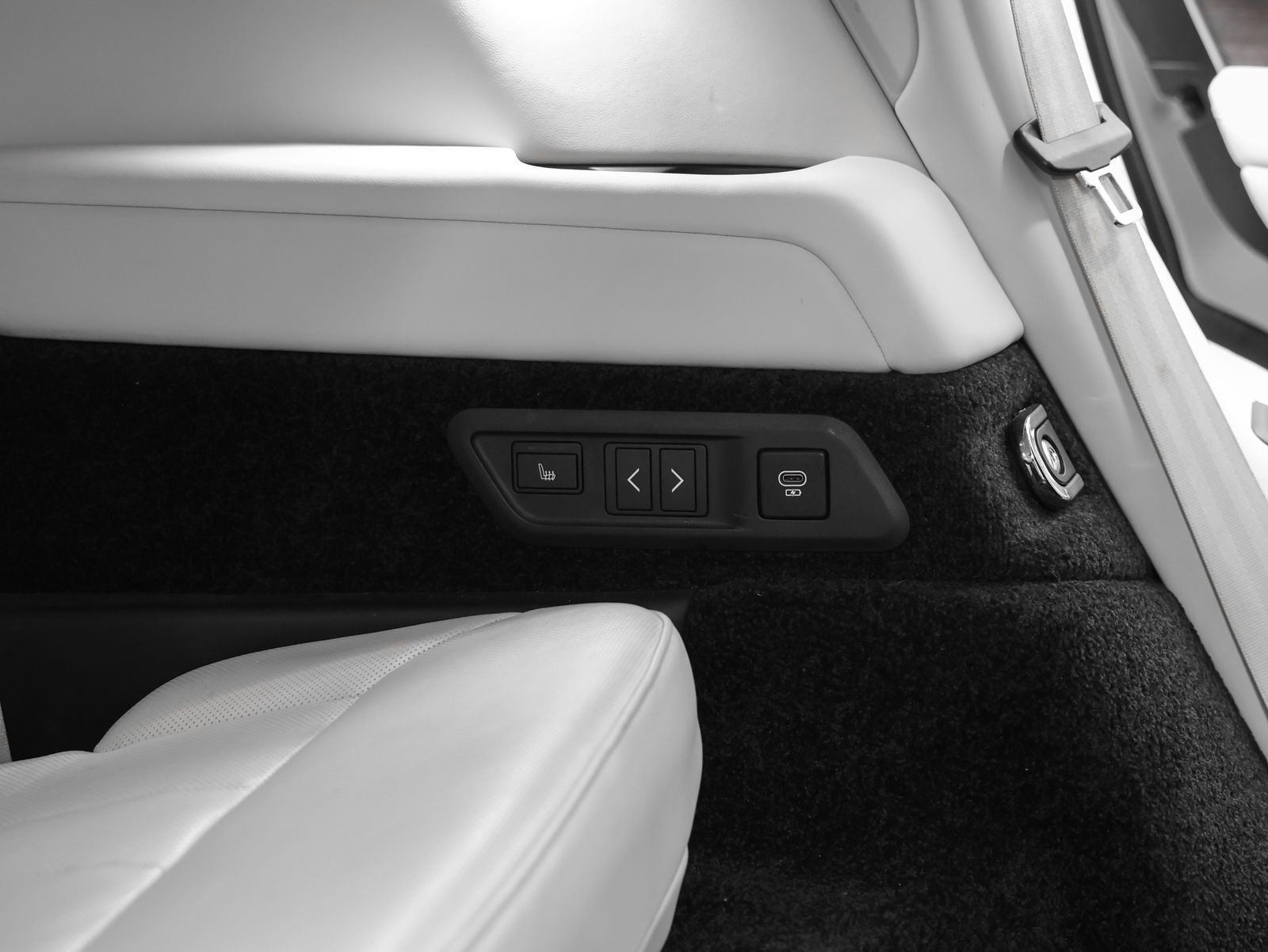 2023 Land Rover Range Rover SE LWB