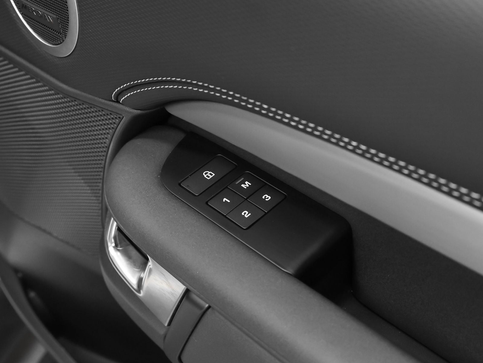 2022 Land Rover Discovery S R-Dynamic