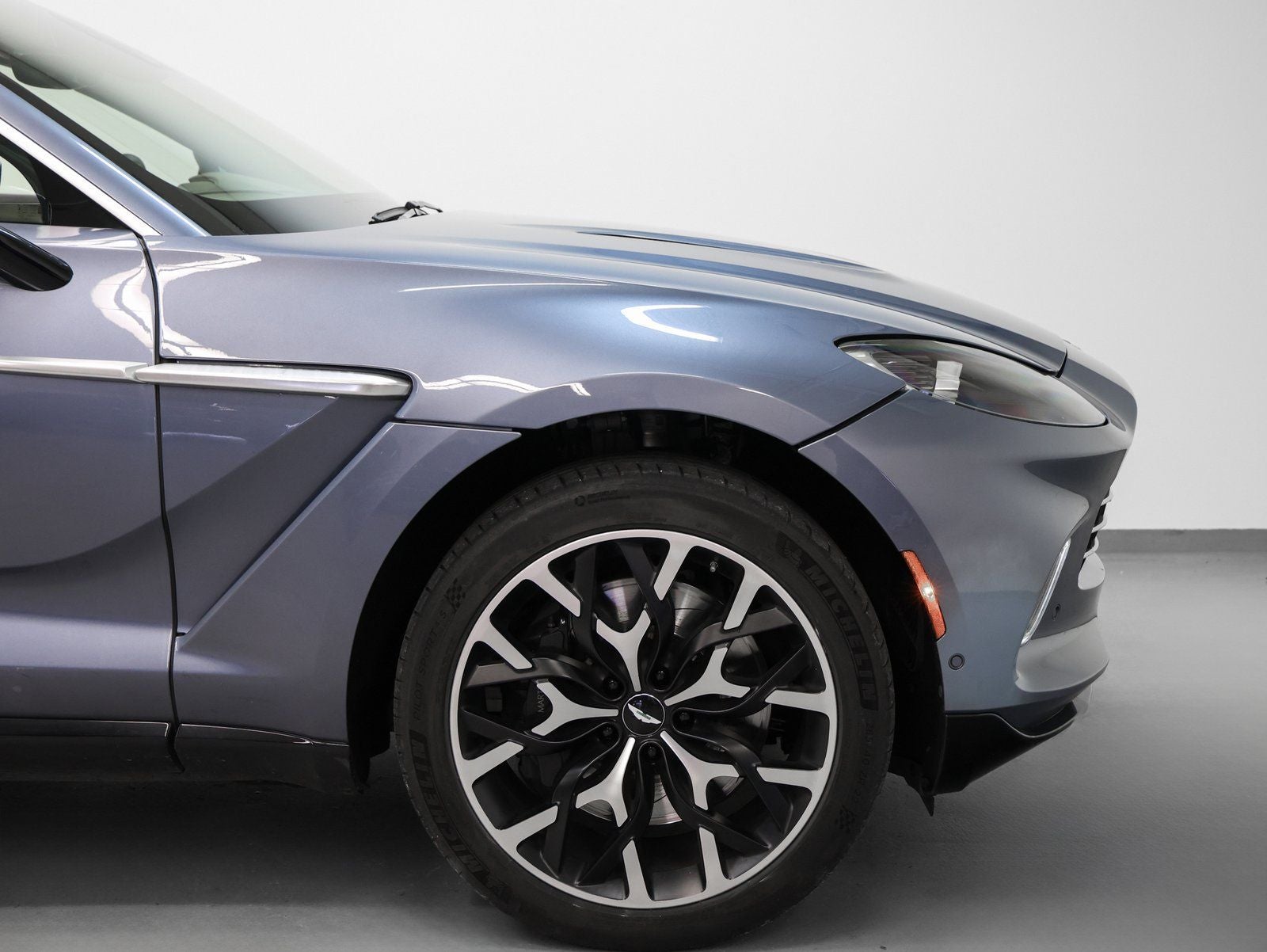 2021 Aston Martin DBX Base