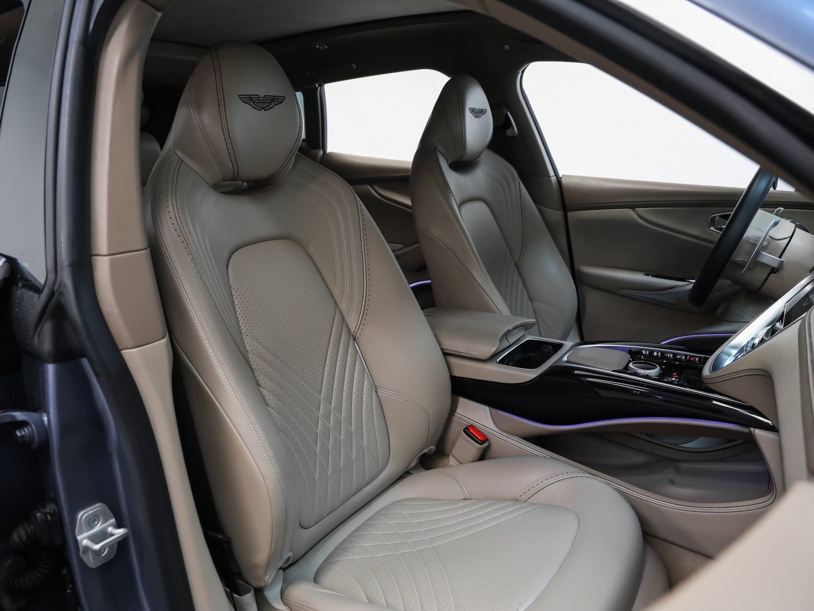 2021 Aston Martin DBX Base