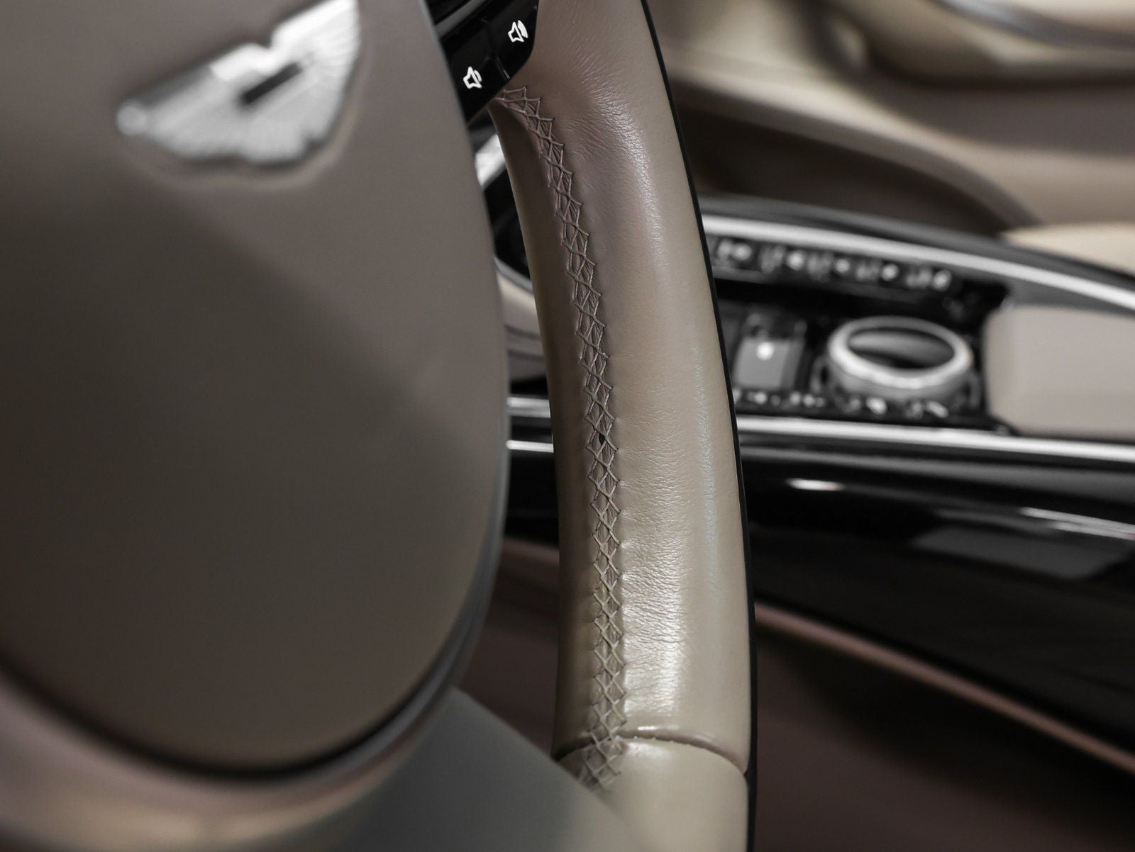 2021 Aston Martin DBX Base