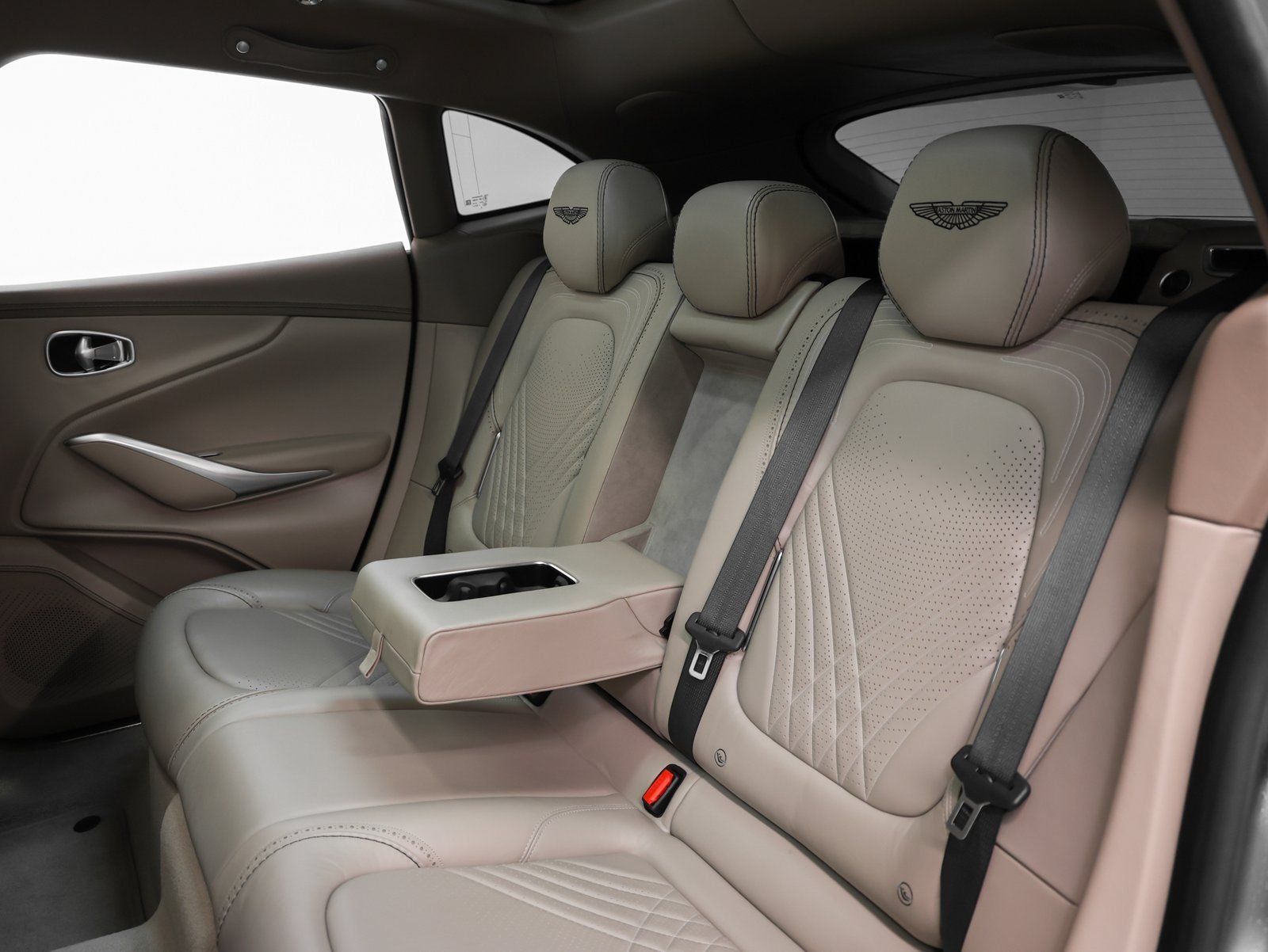 2021 Aston Martin DBX Base