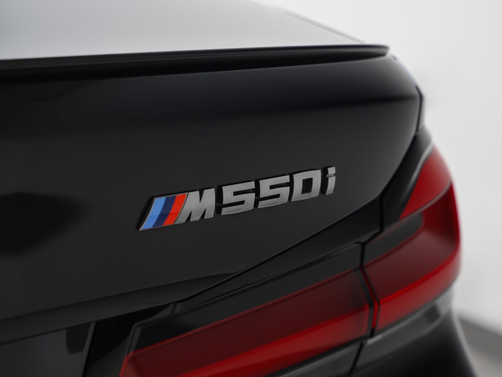 2021 BMW 5 Series M550i xDrive