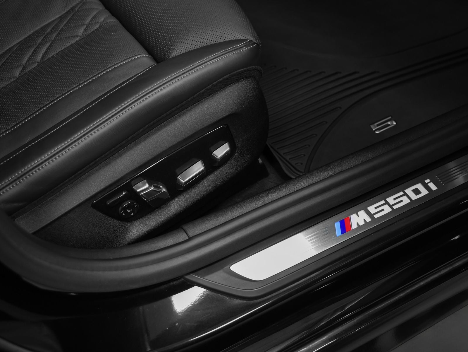 2021 BMW 5 Series M550i xDrive