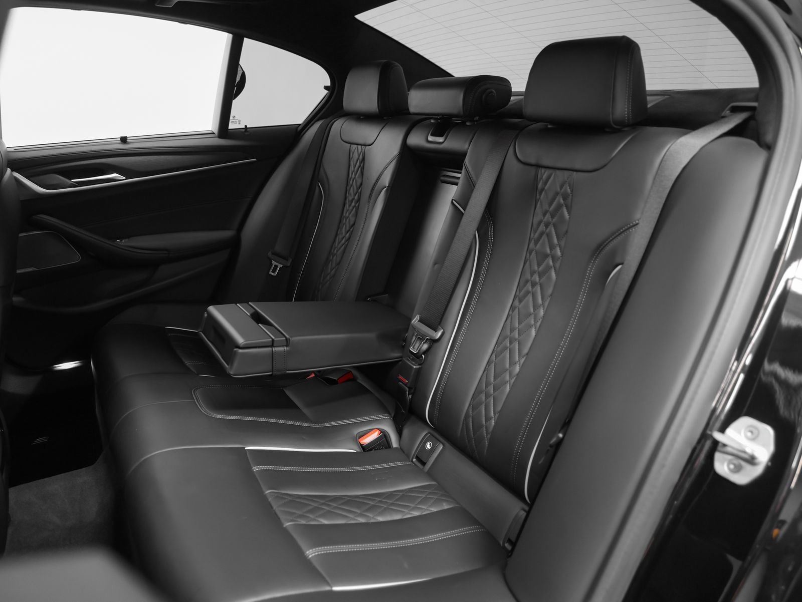 2021 BMW 5 Series M550i xDrive