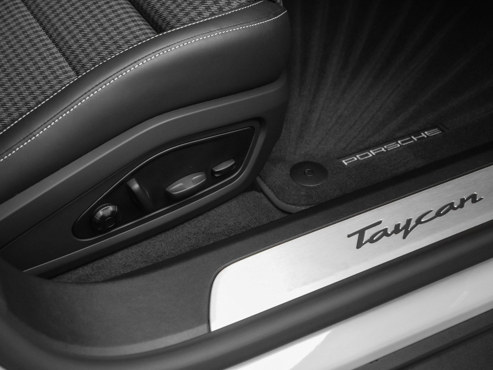 2025 Porsche Taycan Taycan