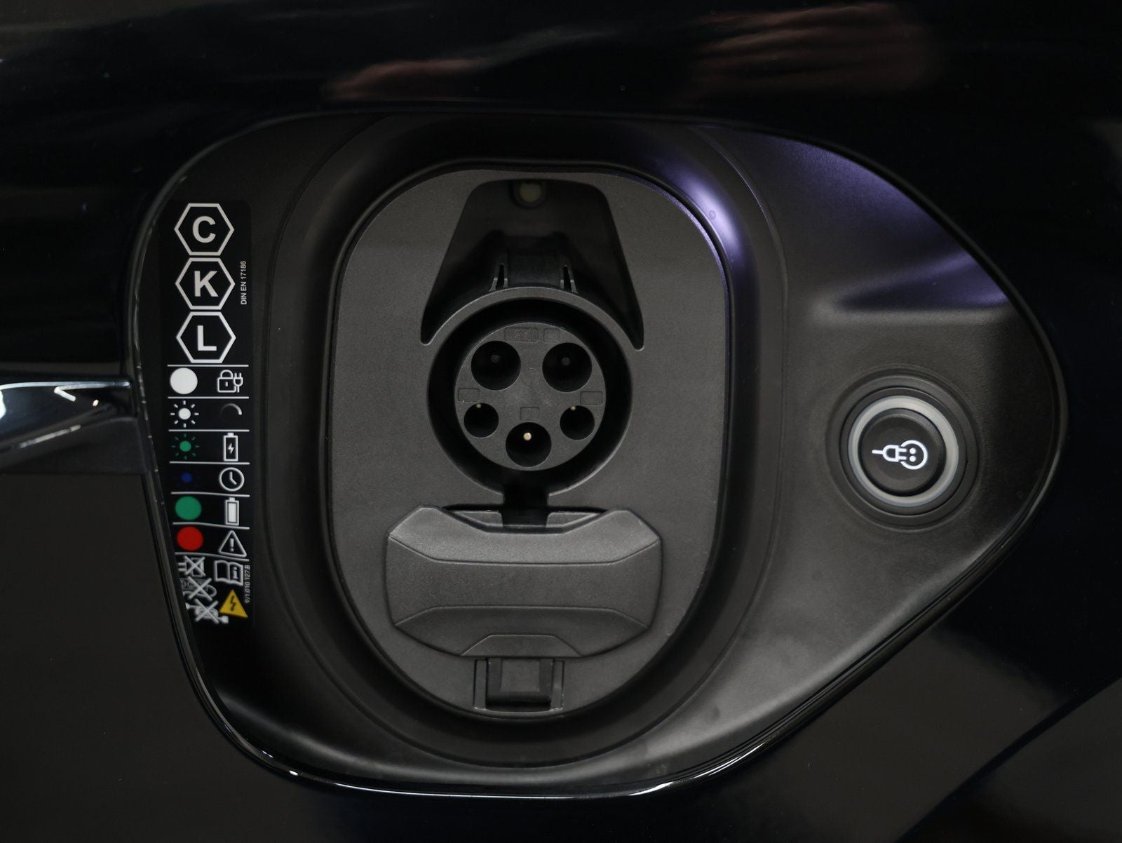 2025 Porsche Taycan Taycan 4