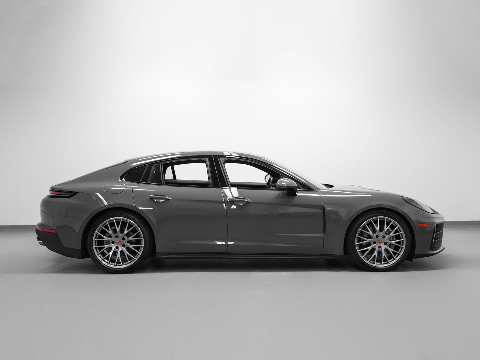2025 Porsche Panamera 4