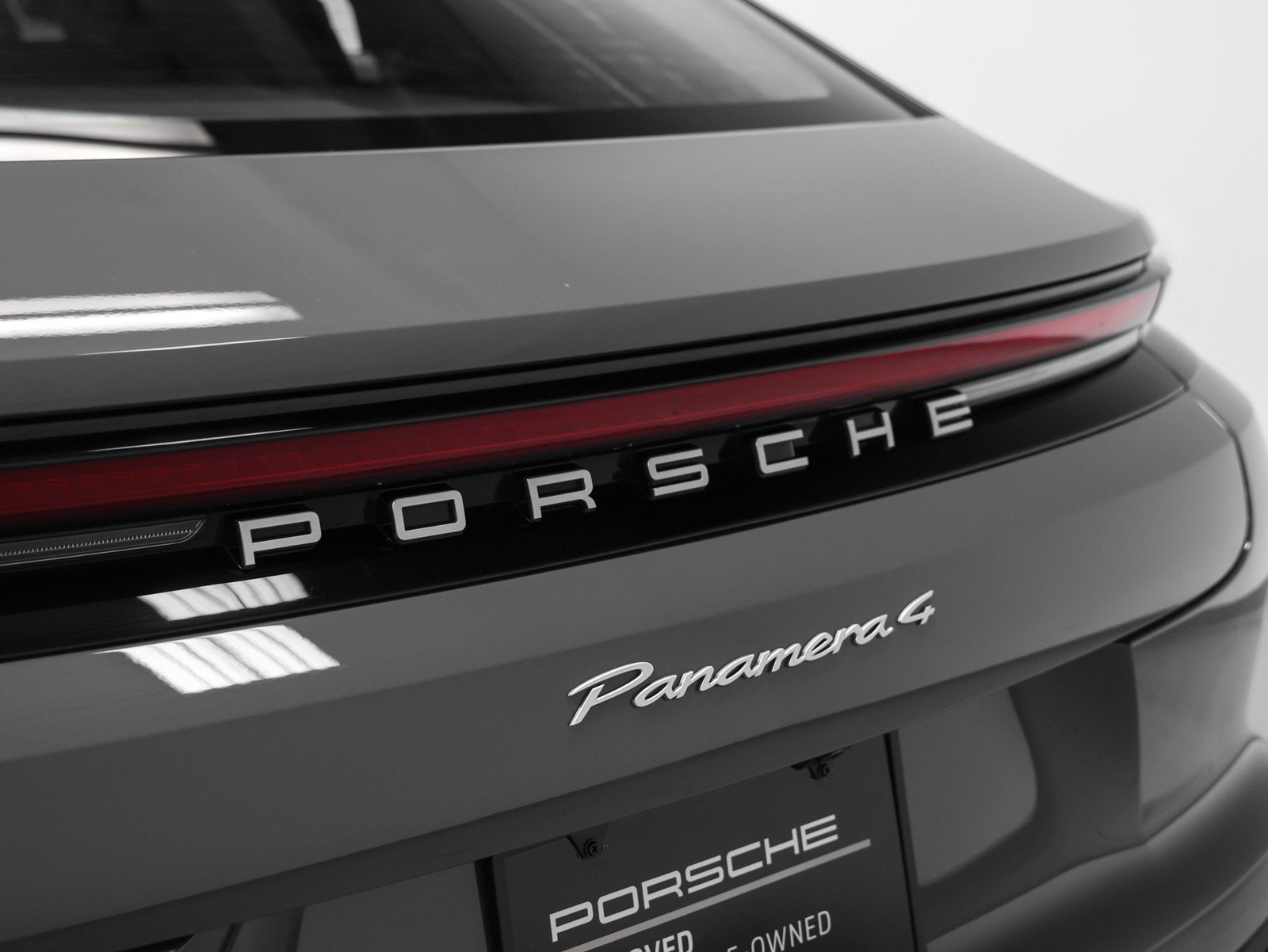 2025 Porsche Panamera 4