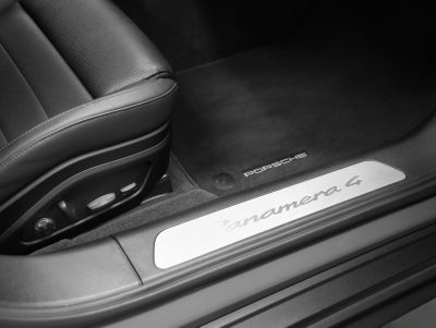 2025 Porsche Panamera 4