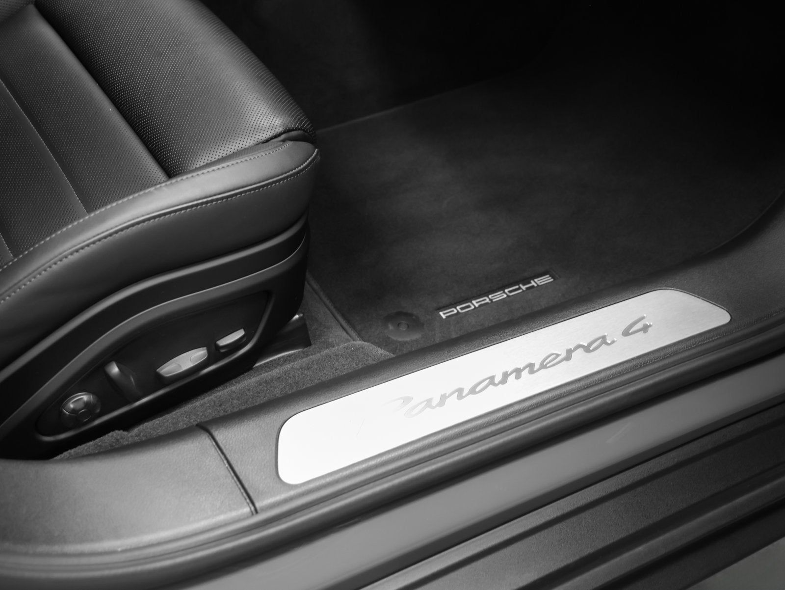 2025 Porsche Panamera 4