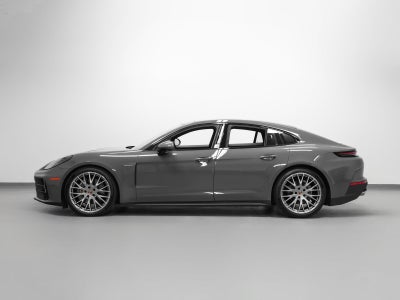 2025 Porsche Panamera 4