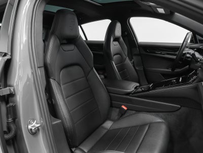2025 Porsche Panamera 4