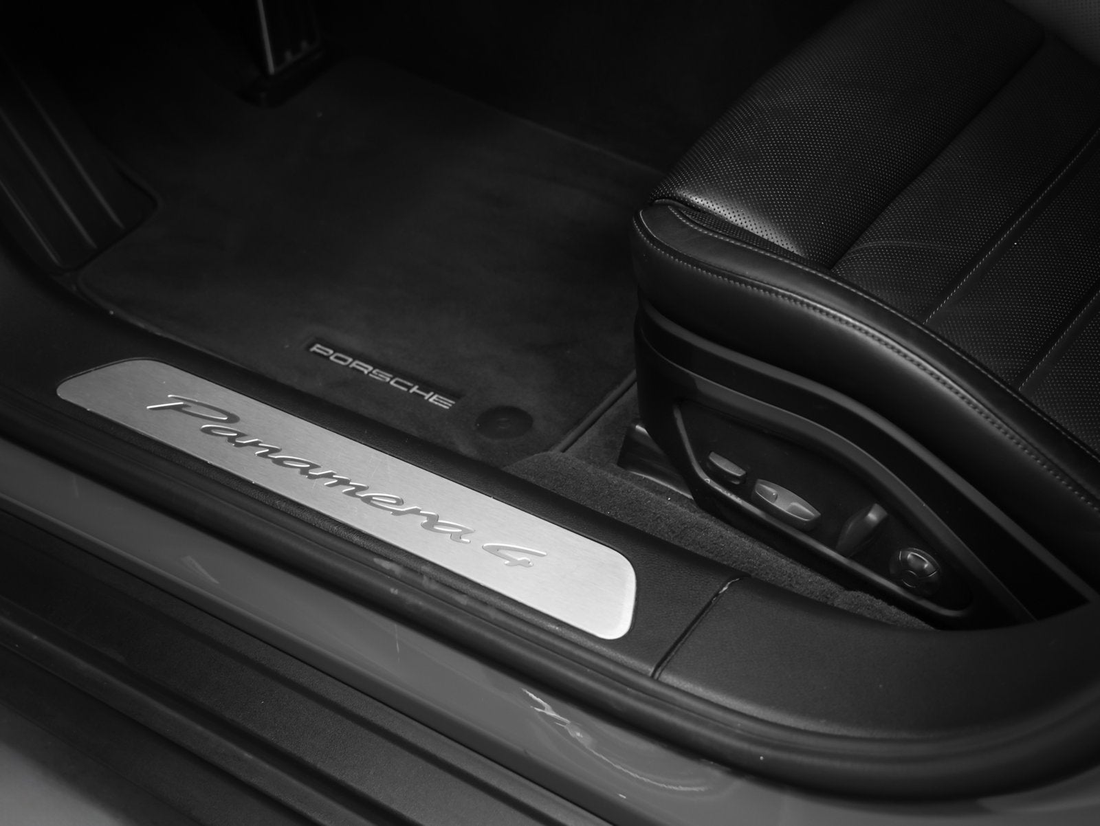 2025 Porsche Panamera 4
