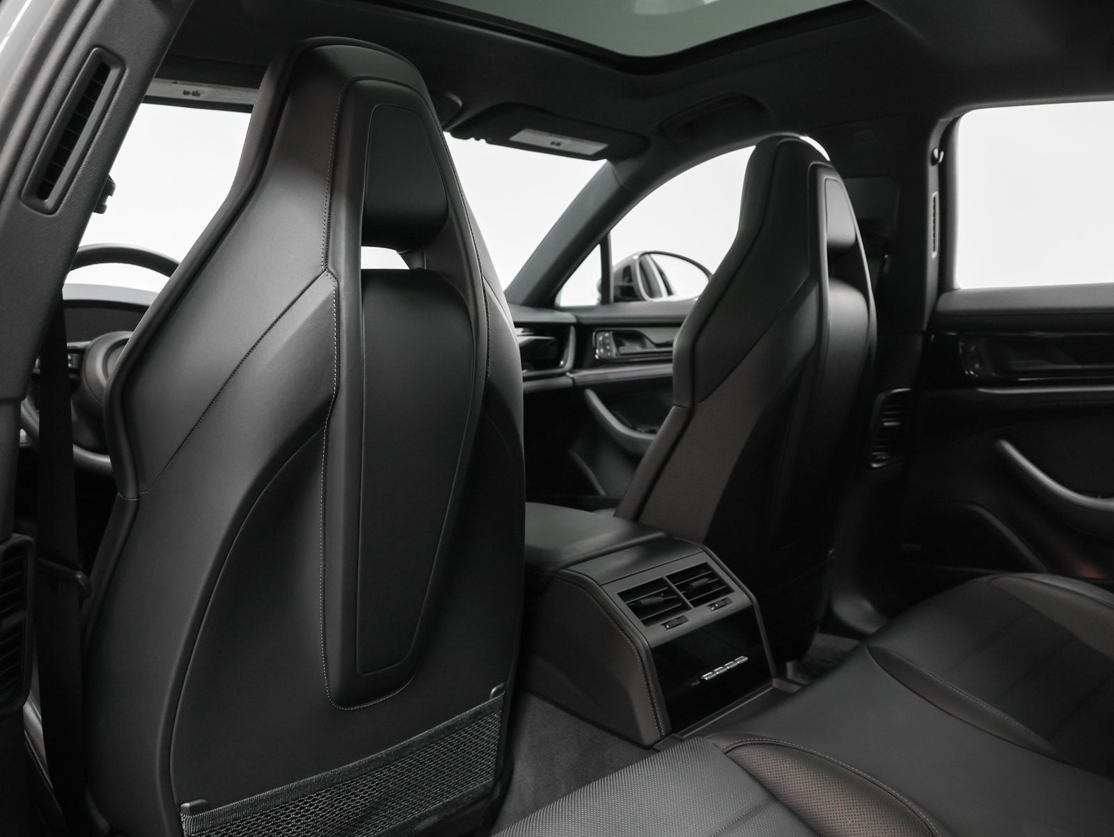 2025 Porsche Panamera 4