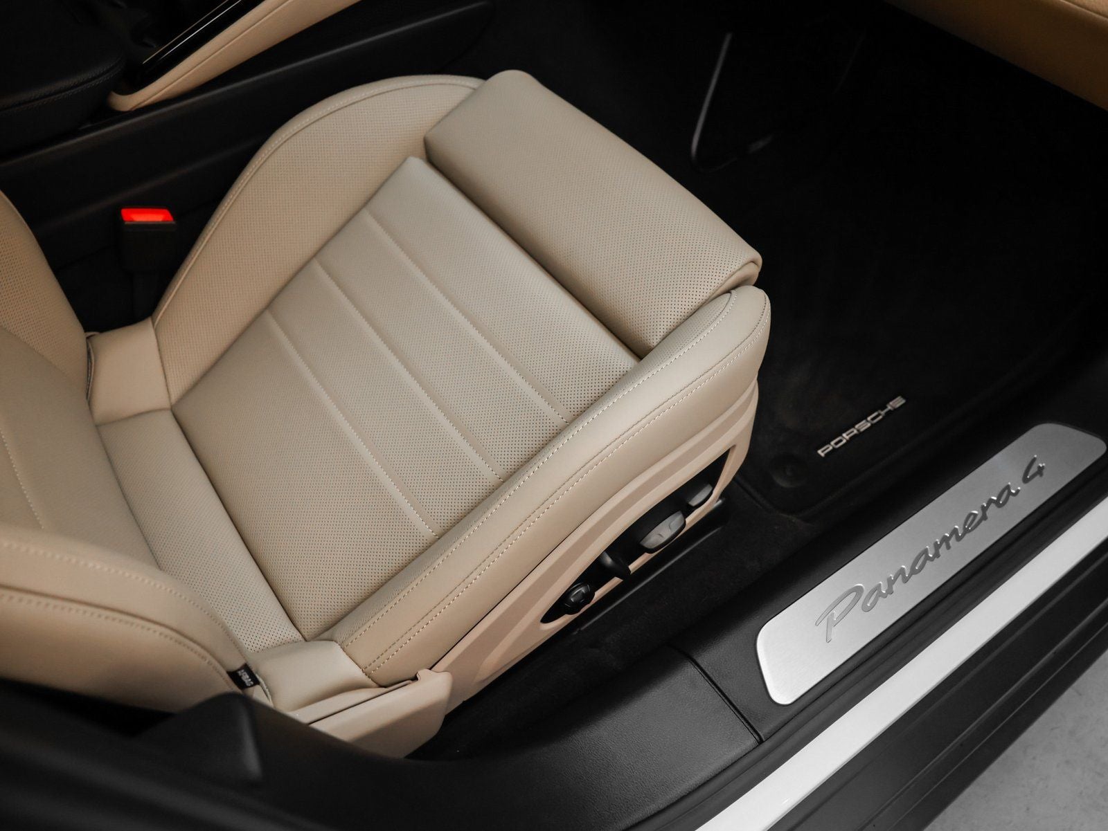 2025 Porsche Panamera 4