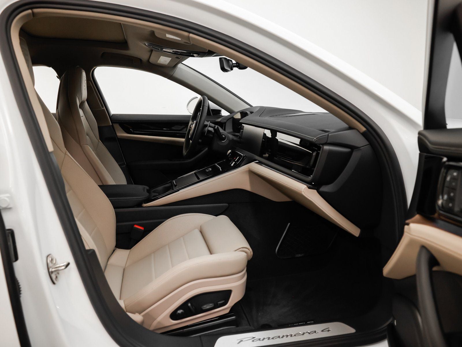 2025 Porsche Panamera 4