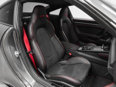 2022 Porsche 911 Carrera 4 GTS