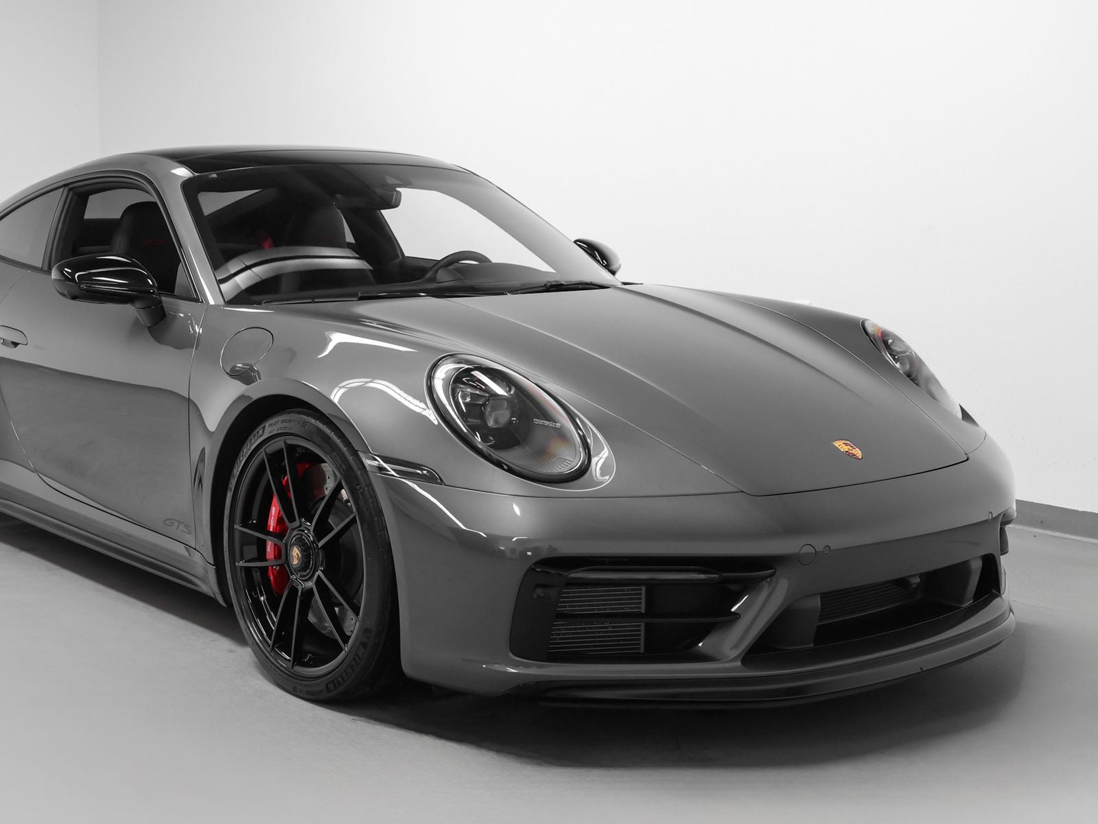 2022 Porsche 911 Carrera 4 GTS