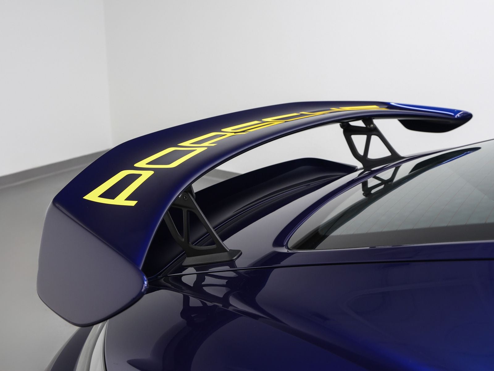 2022 Porsche 718 Cayman GT4