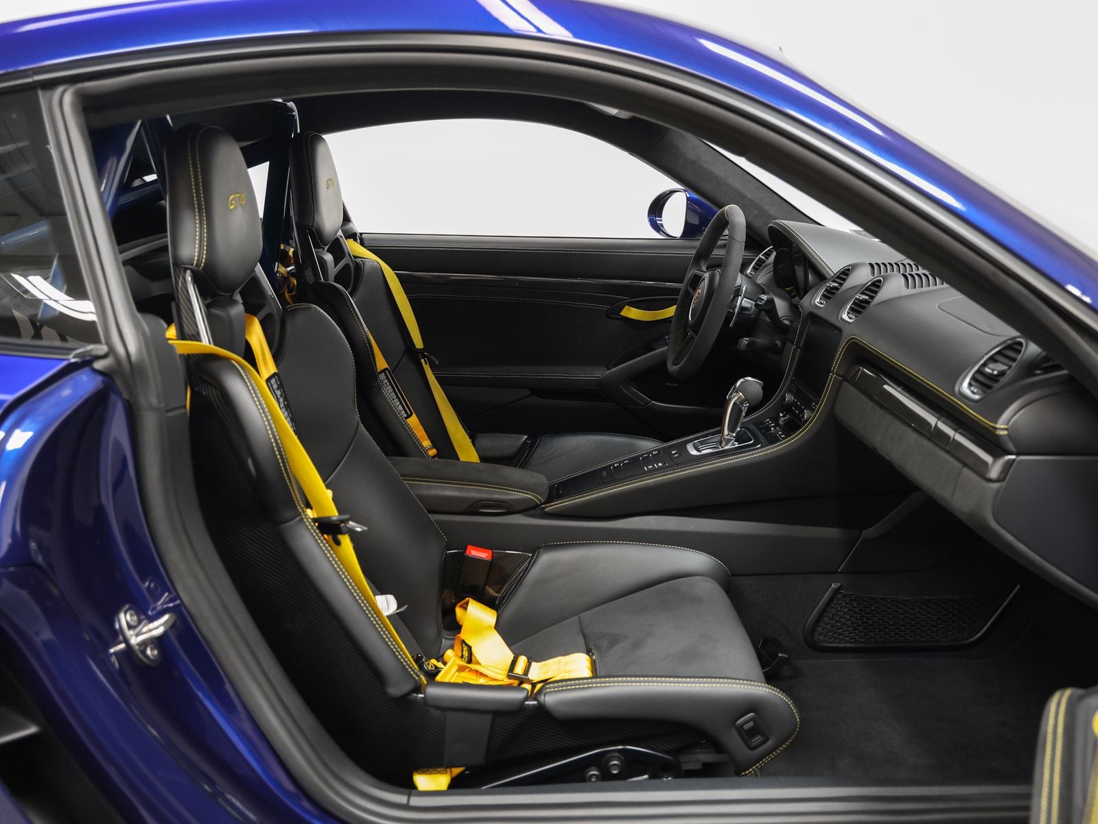 2022 Porsche 718 Cayman GT4