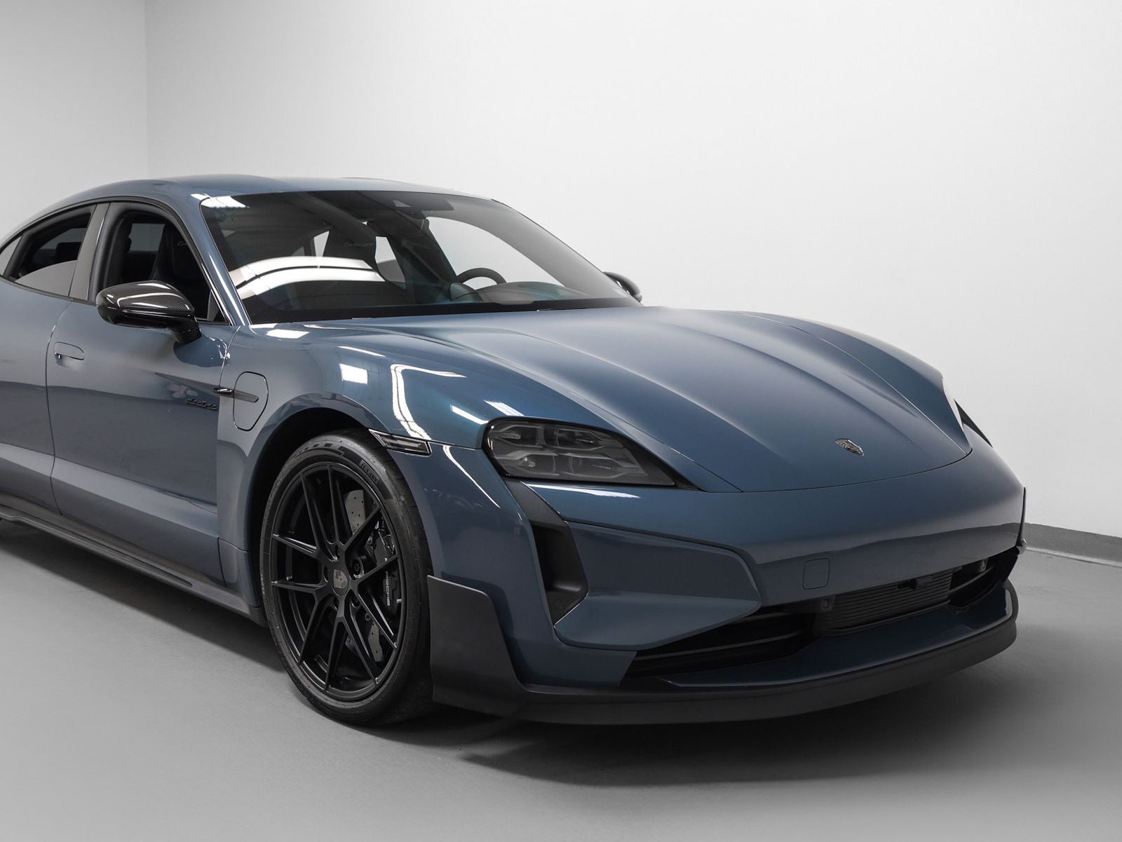 2025 Porsche Taycan Turbo GT