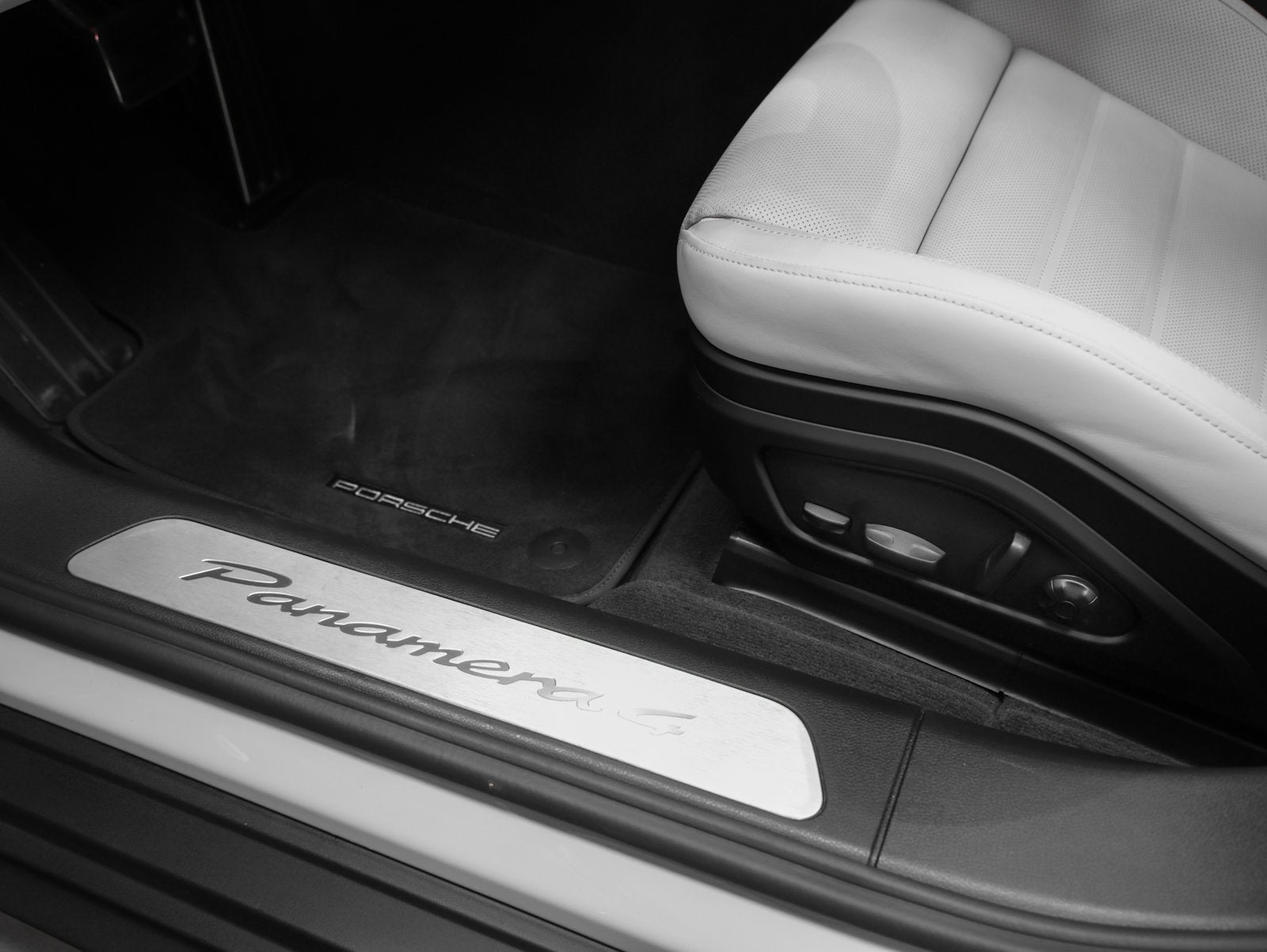 2026 Porsche Panamera Panamera 4 E-Hybrid