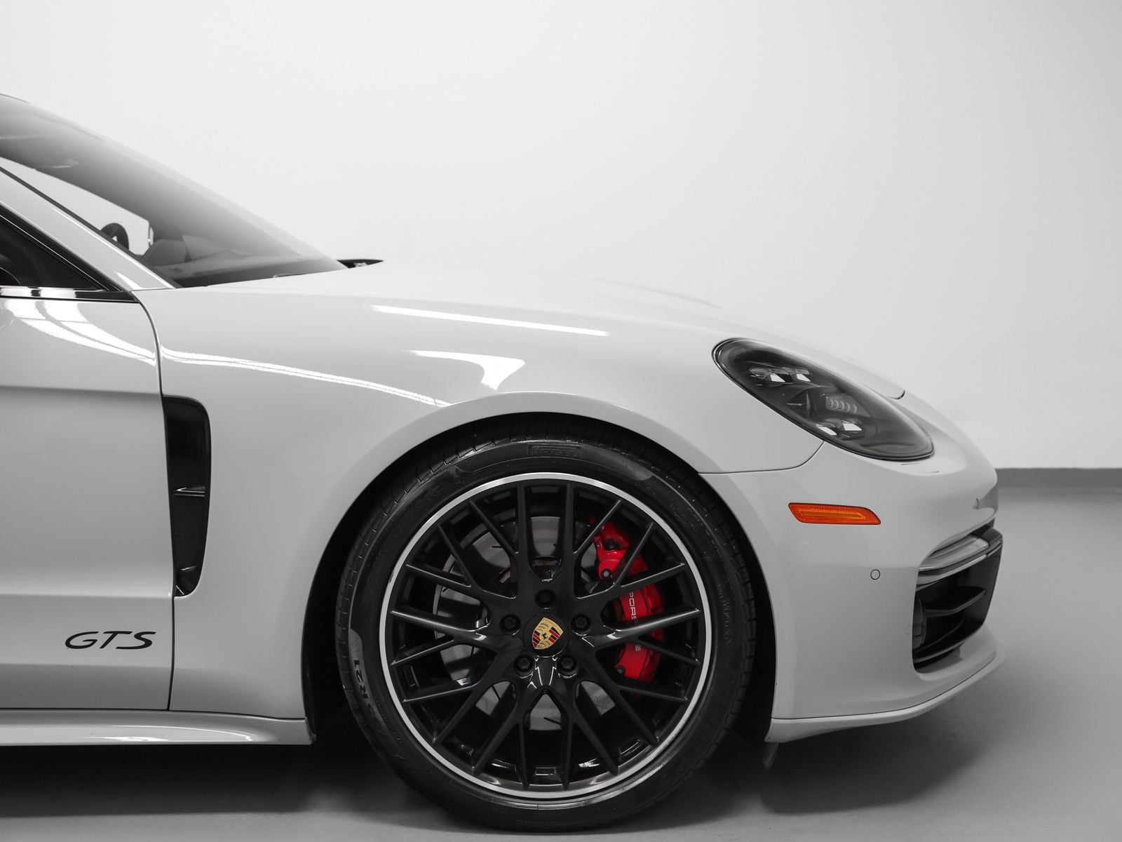 2020 Porsche Panamera Panamera GTS